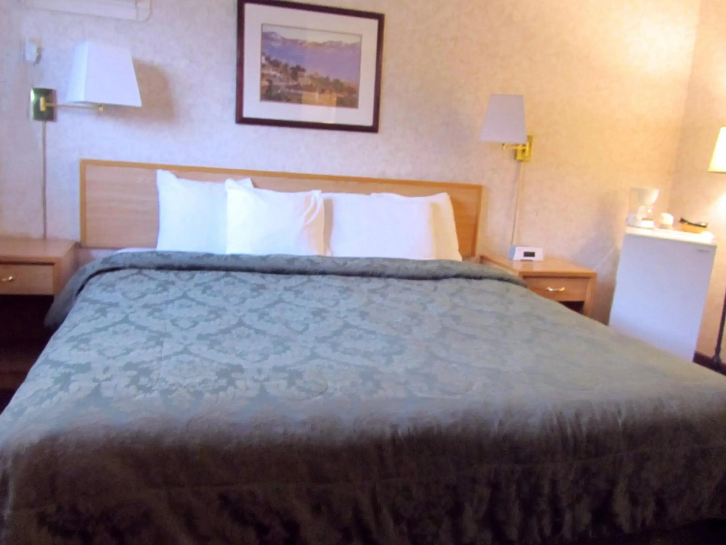 Bedroom, Bed in Travelodge by Wyndham Hope