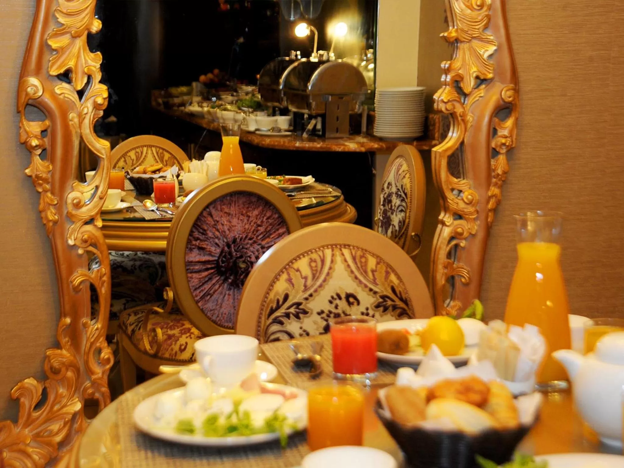 Restaurant/places to eat in Q Hotel