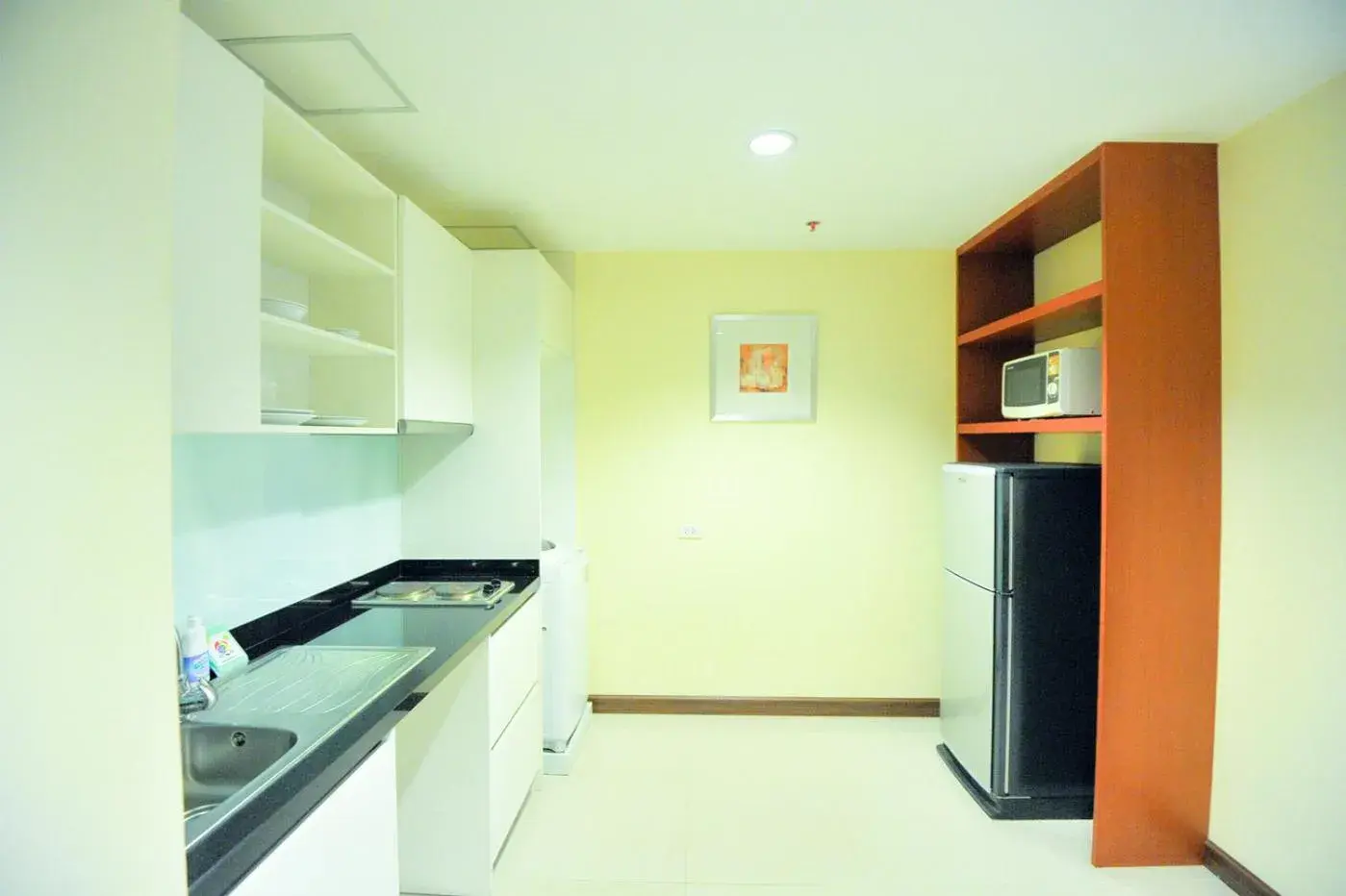 Kitchen or kitchenette, Kitchen/Kitchenette in 42Grand Residence