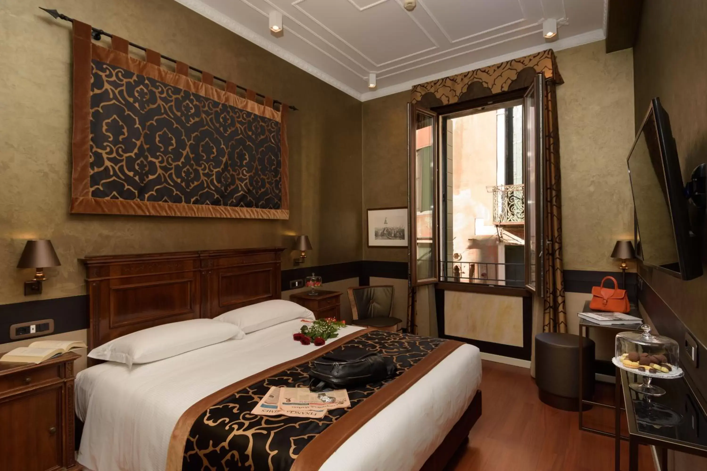 Photo of the whole room, Bed in UNAHOTELS Ala Venezia-Adults 16