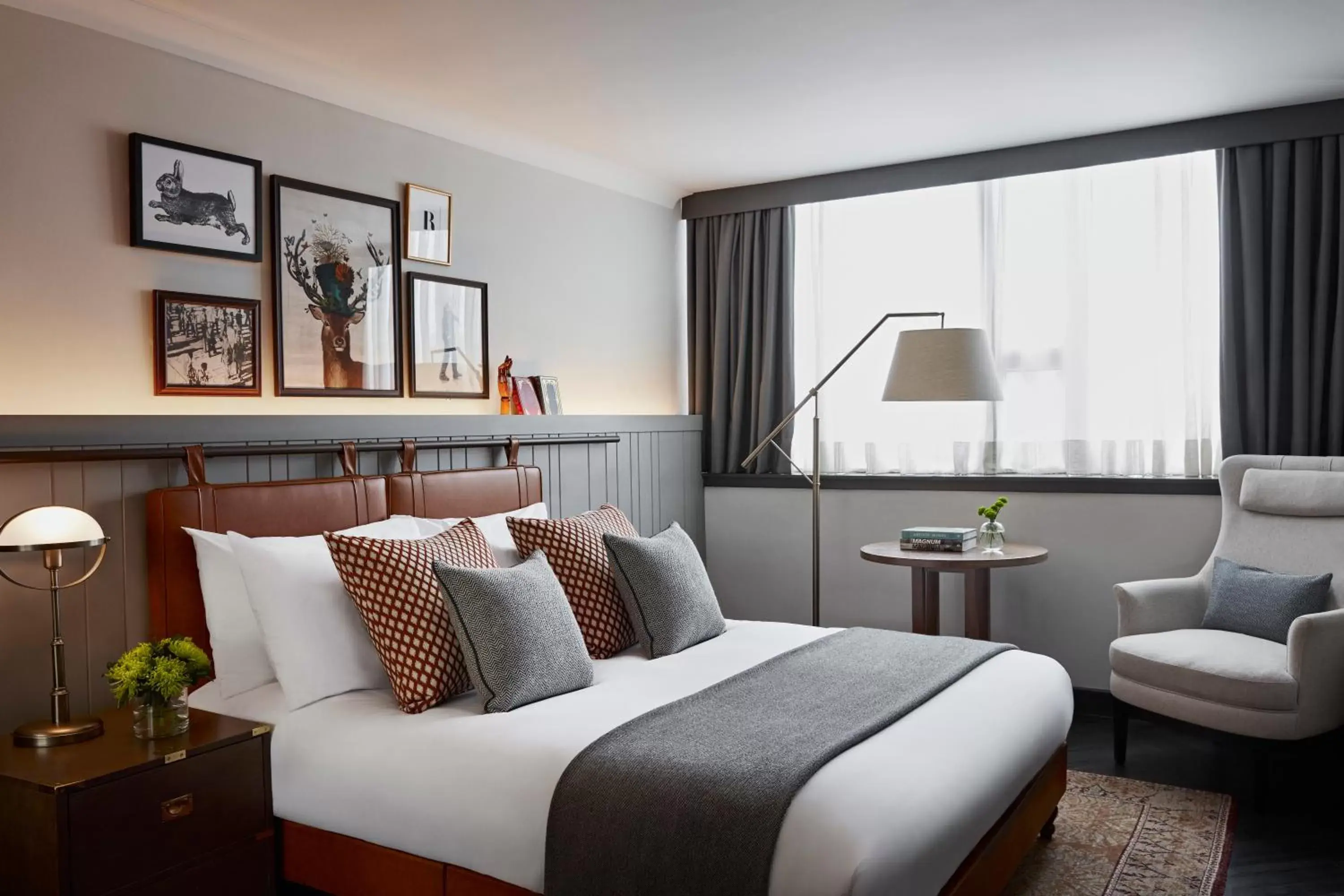Property building, Bed in Kimpton Charlotte Square by IHG Property building, Bed in Kimpton Charlotte Square by IHG