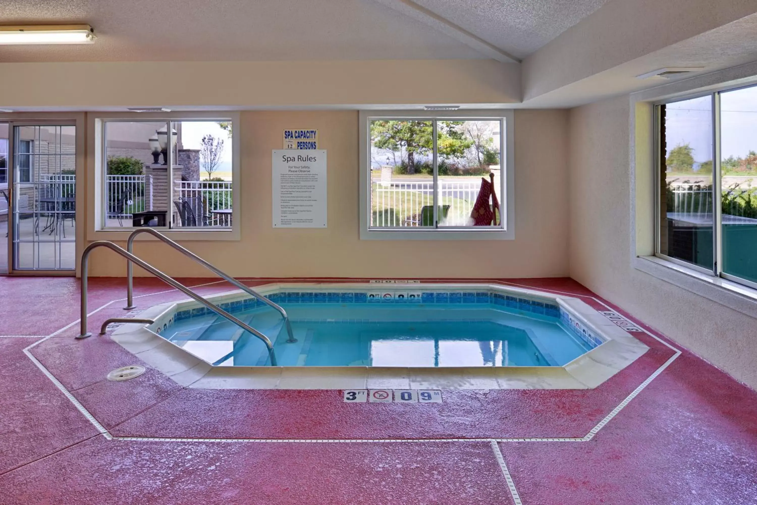 Swimming Pool in Holiday Inn Express Hotel & Suites-Saint Joseph, an IHG Hotel