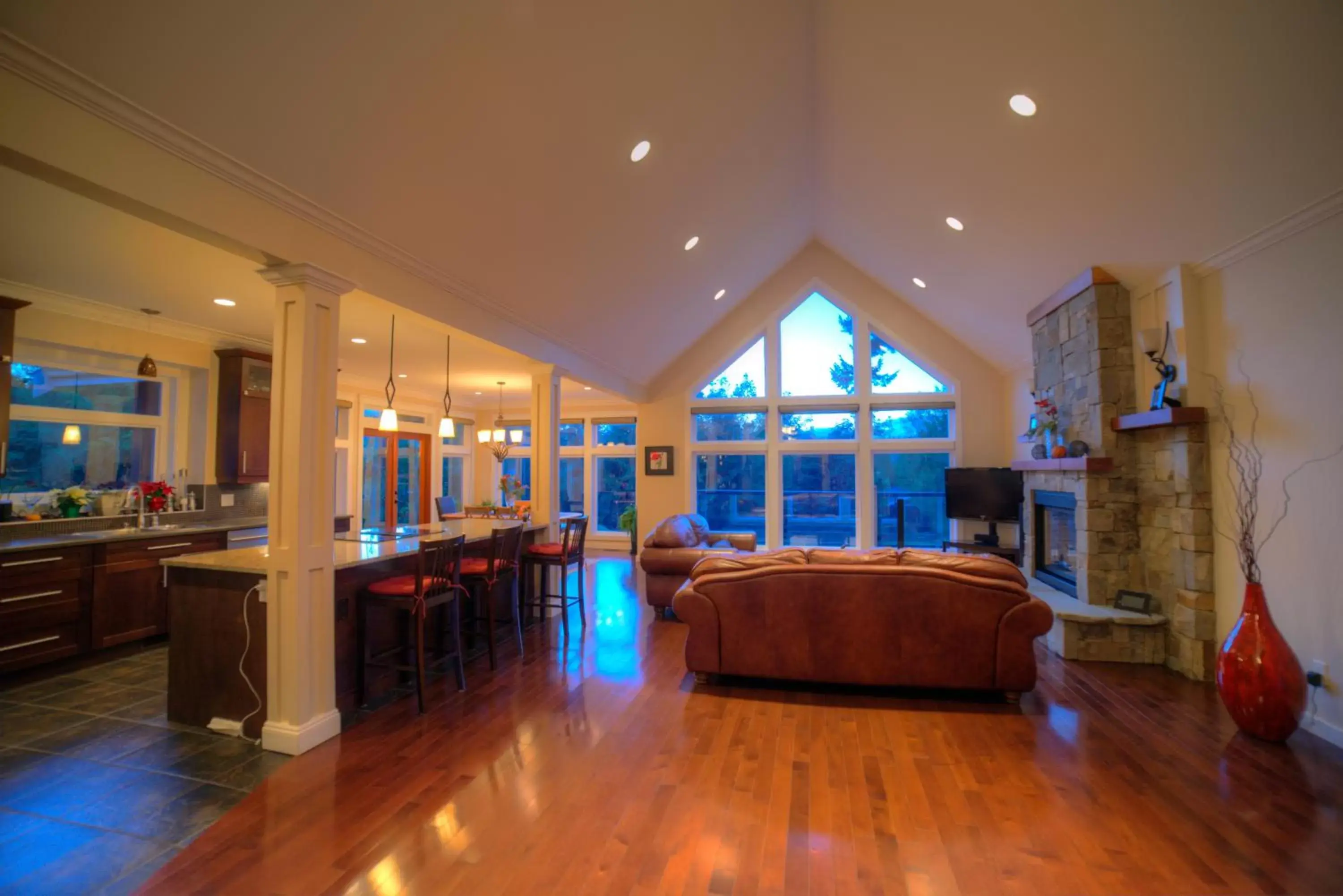 Living room in Shawnigan Suite B & B