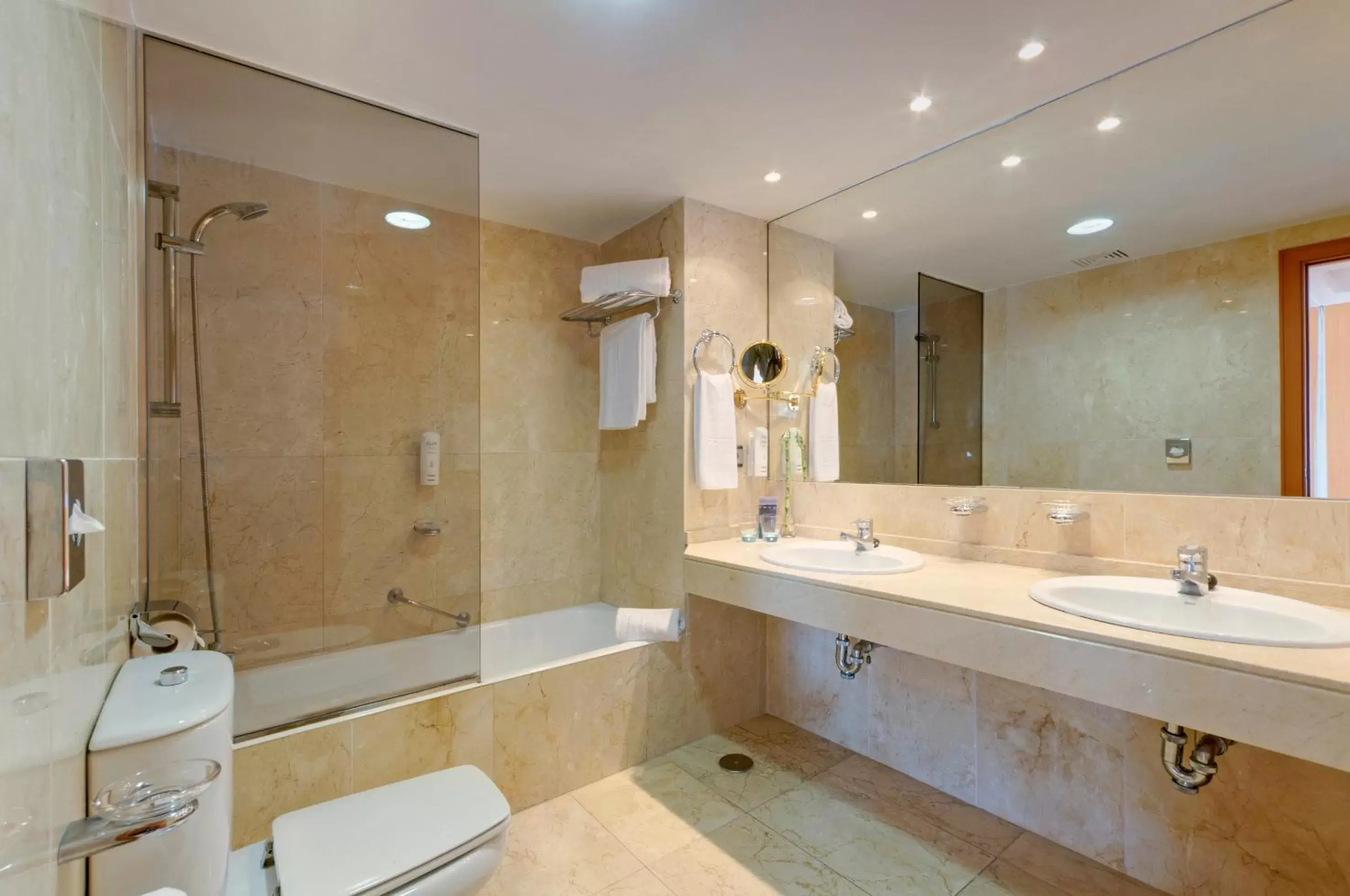 Bathroom in Hotel Palma Bellver , Affiliated by Meliá