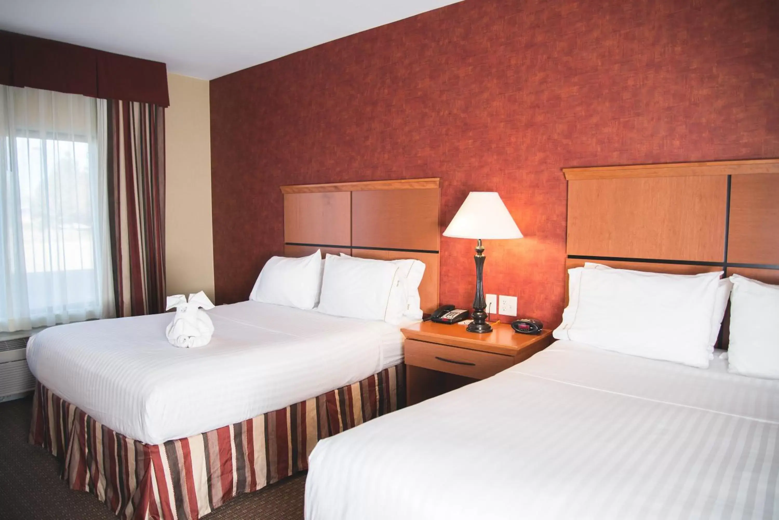 Photo of the whole room, Bed in Holiday Inn Express Hotel & Suites Loveland, an IHG Hotel