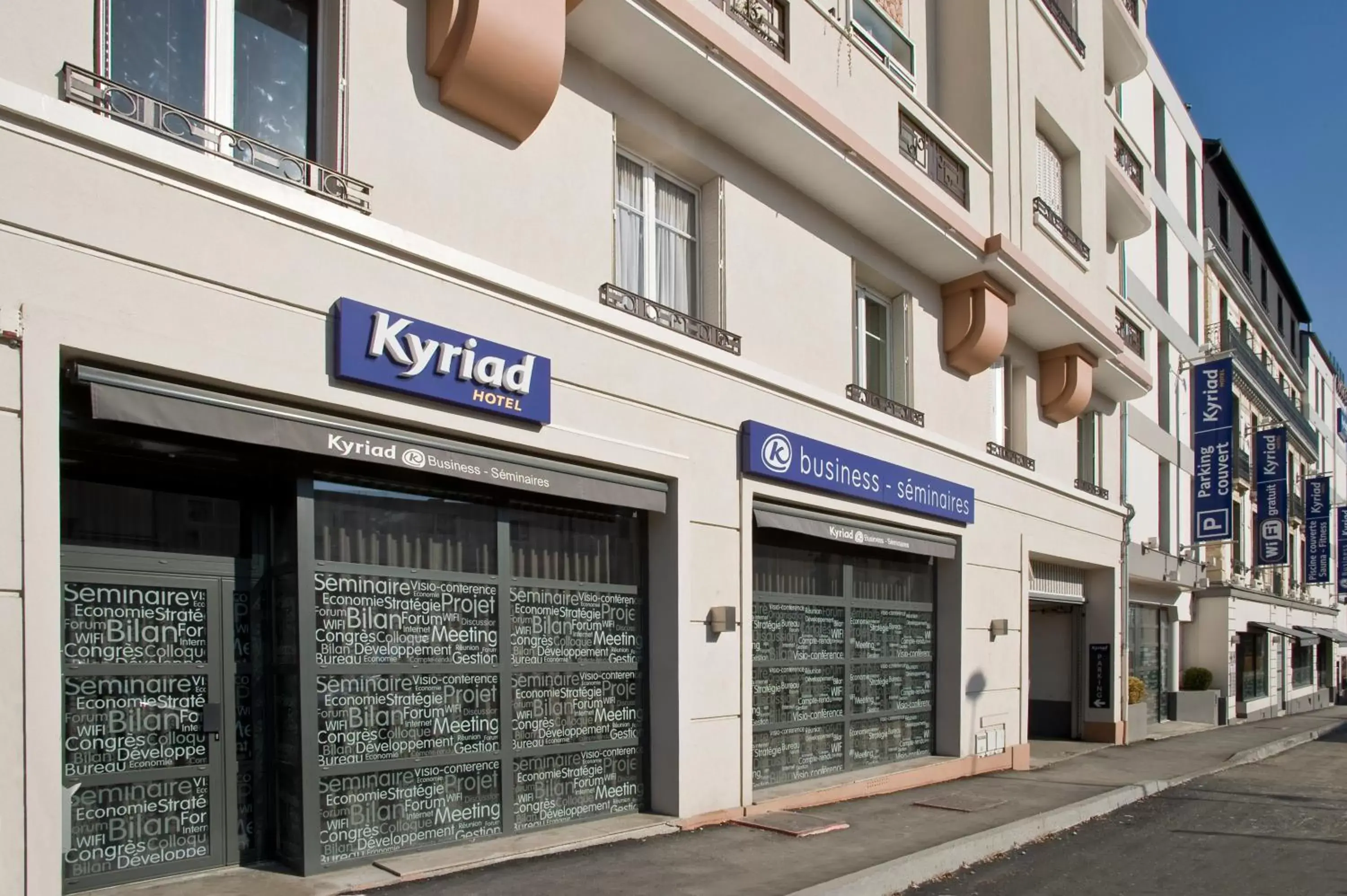 Facade/entrance in Kyriad Hotel Dijon Gare