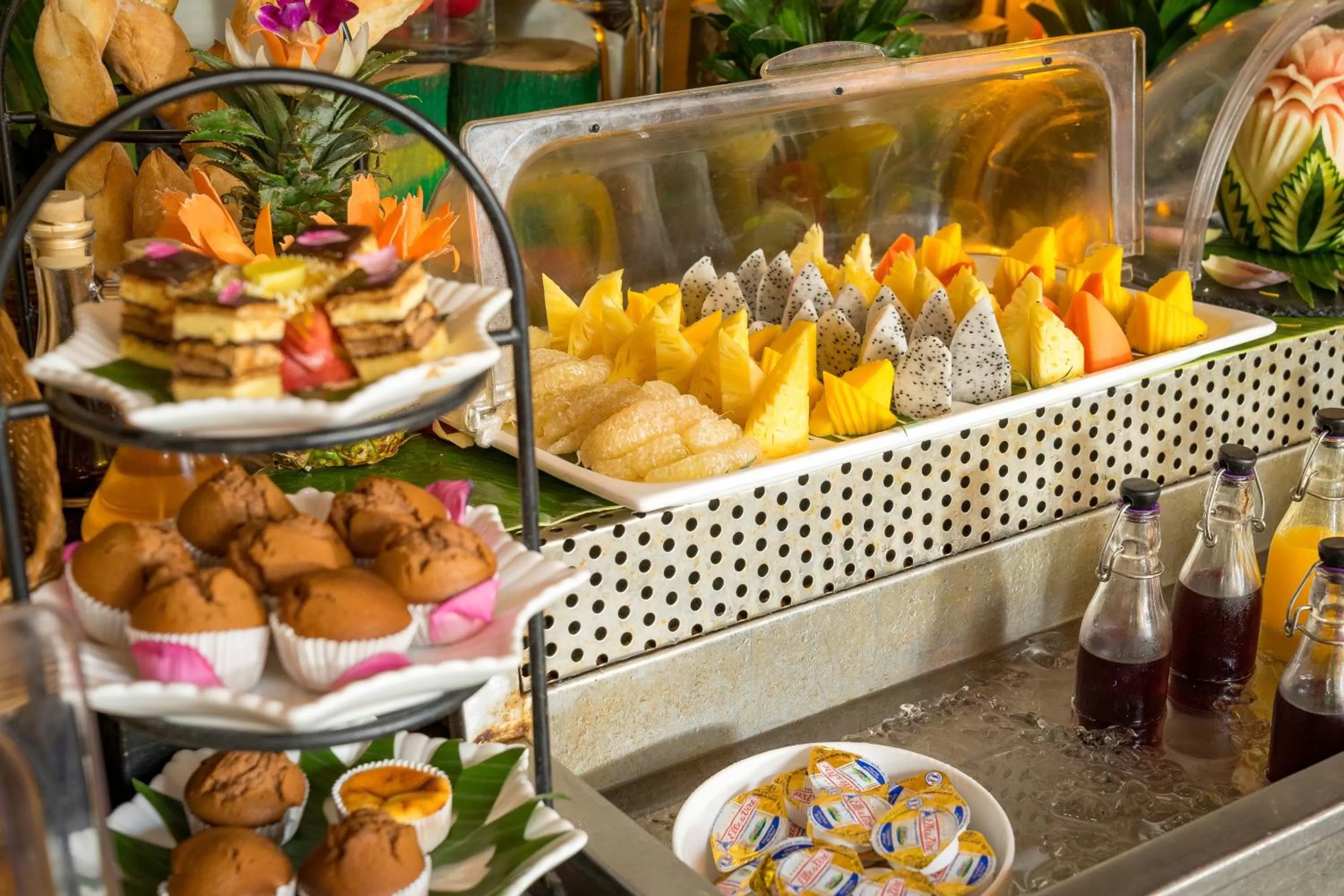 Restaurant/places to eat in Golden Temple Residence