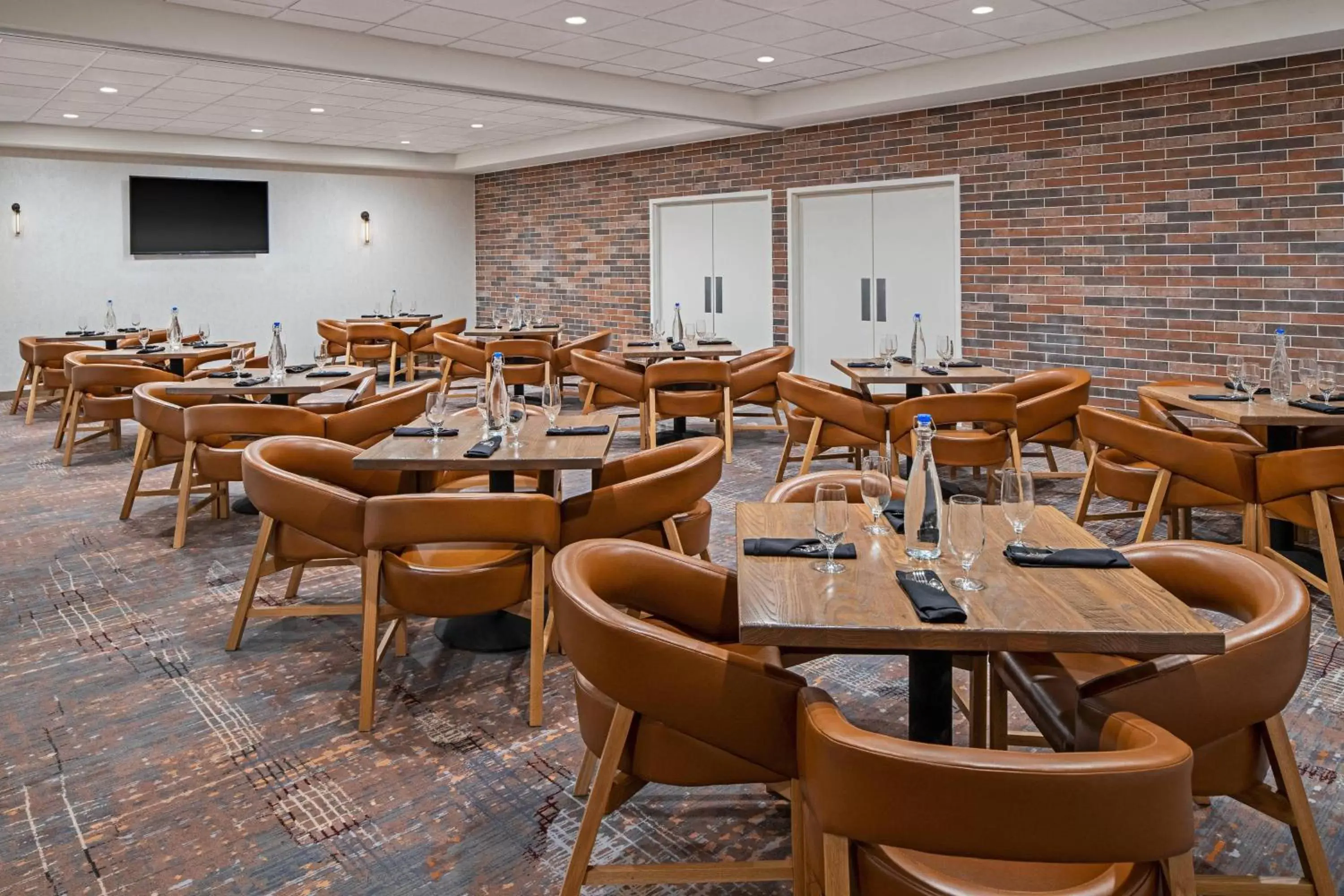 Kitchen or kitchenette, Restaurant/Places to Eat in Delta Hotels by Marriott Green Bay