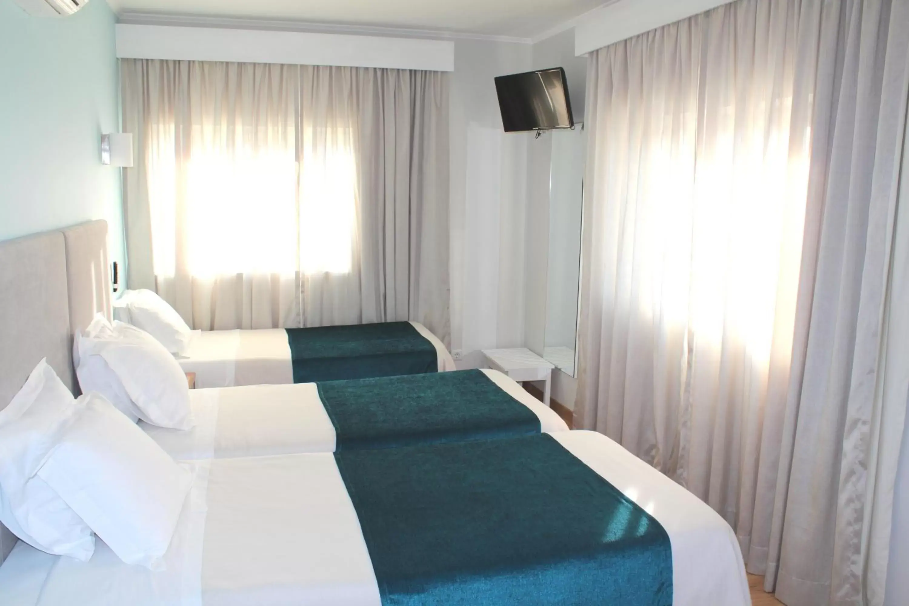 Photo of the whole room, Bed in Hotel D. Dinis