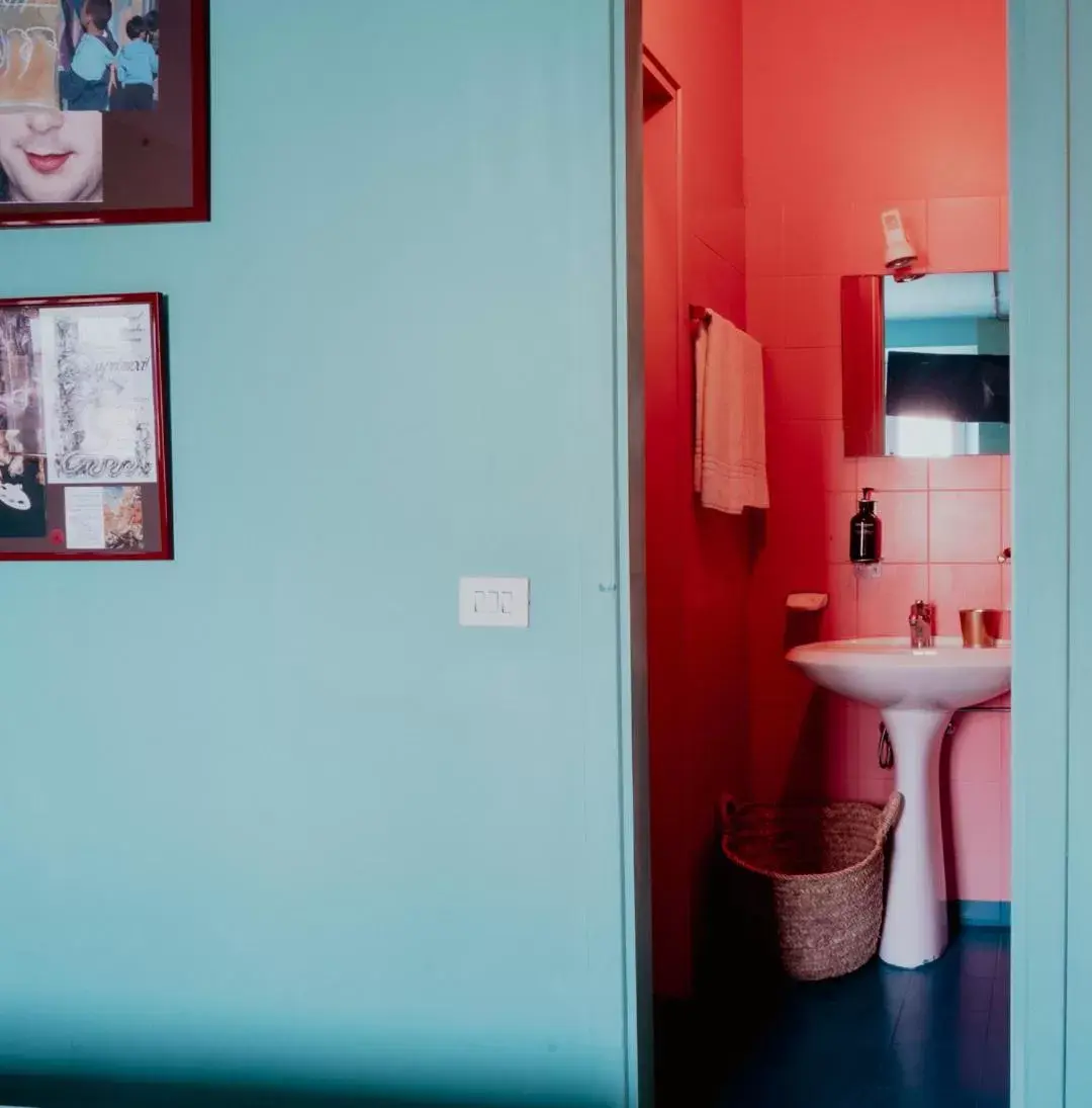 Bathroom in La Bougainville Tuscan Riviera B&B and Beach Club