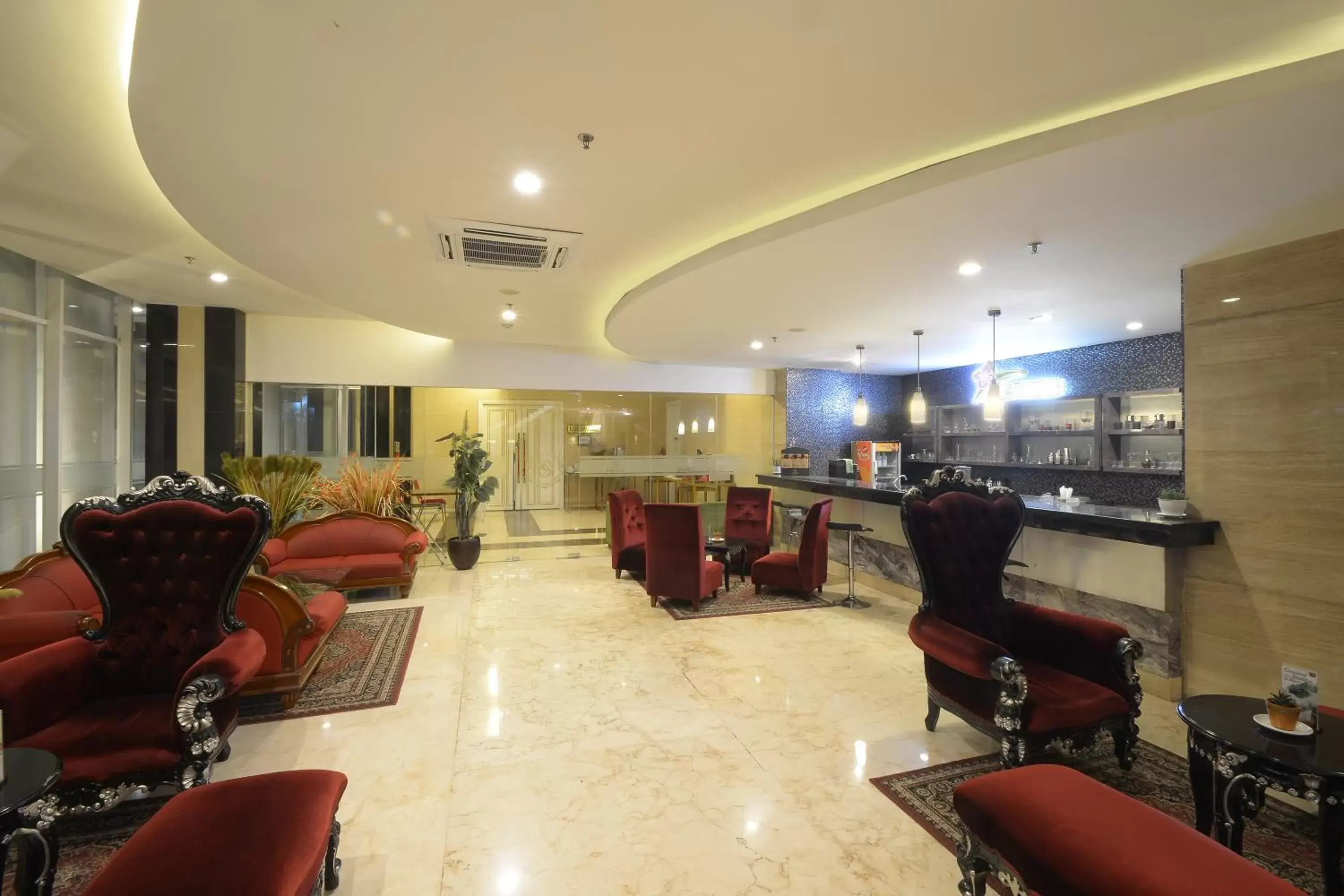Lounge or bar in Grand Savero Hotel Bogor Lounge or bar in Grand Savero Hotel Bogor