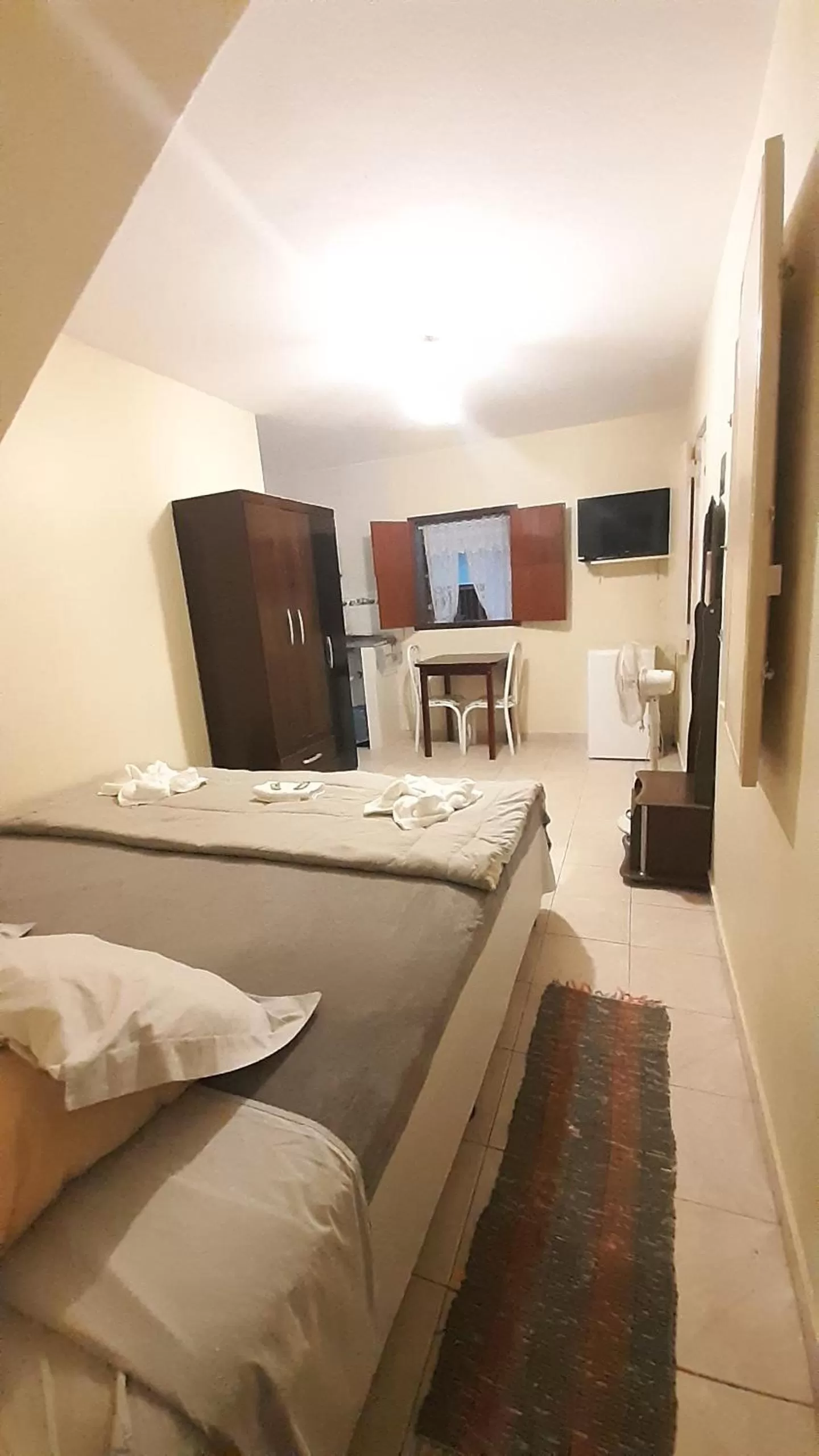 Shower, Bed in Pousada Reino Encantado - São Thomé das Letras - Minas Gerais