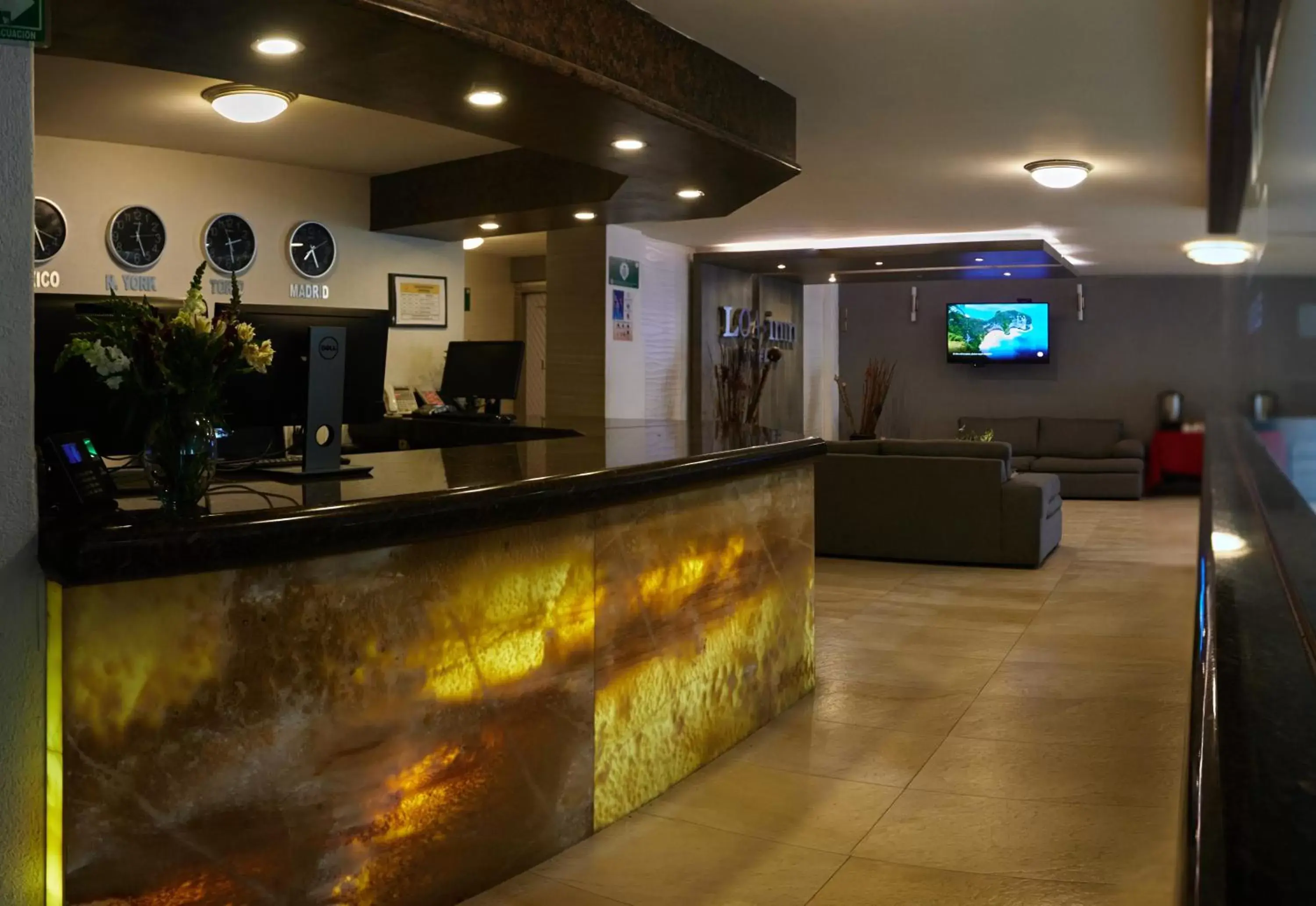 Property building, Lobby/Reception in Loa Inn Centro Puebla