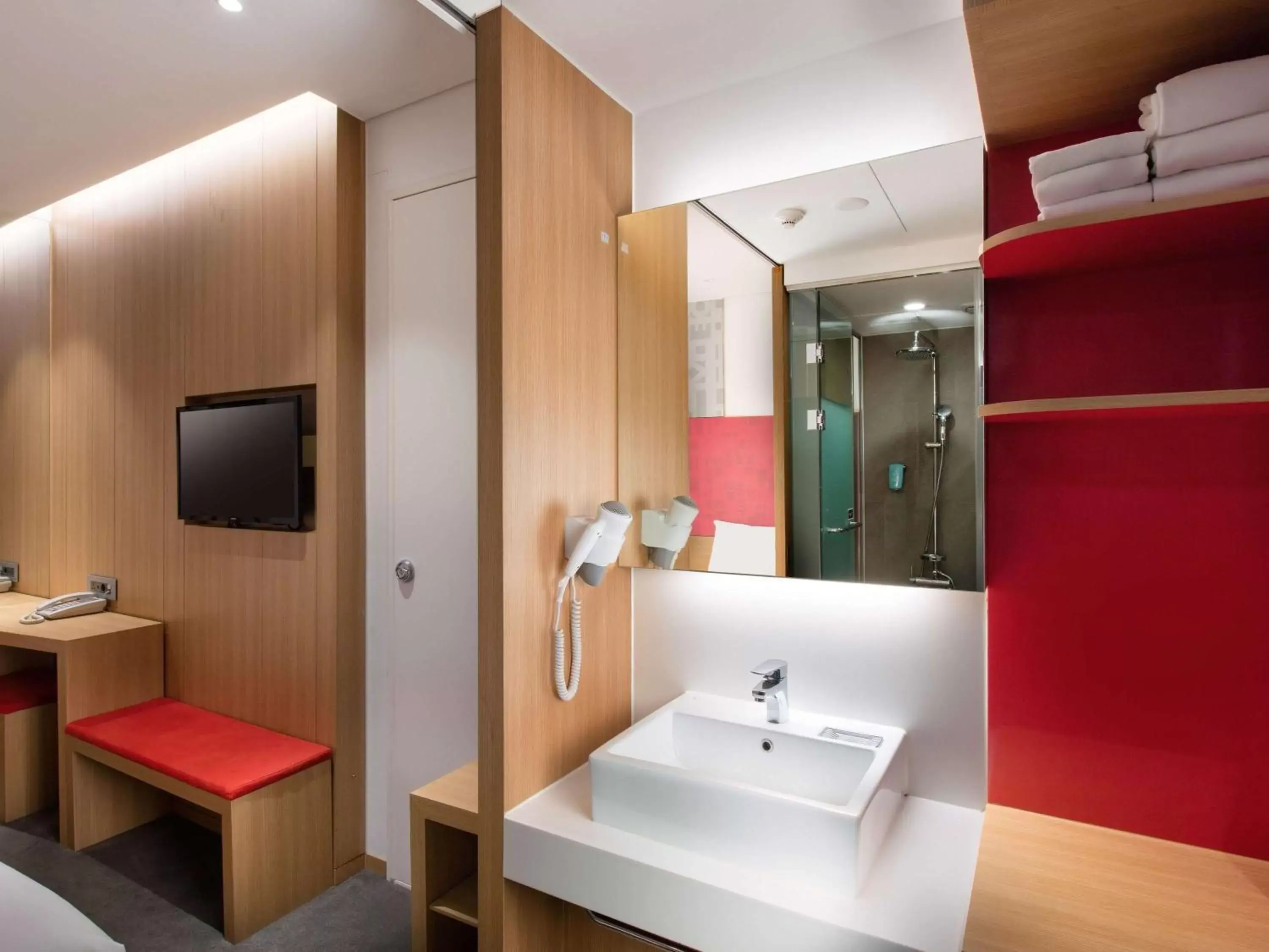 Photo of the whole room, Bathroom in Travelodge Dongdaemun Seoul