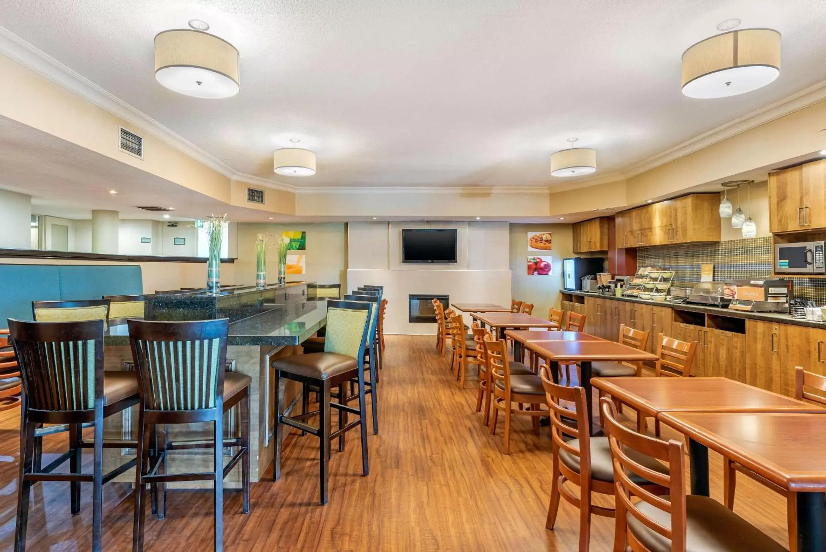 Restaurant/Places to Eat in Quality Inn & Suites