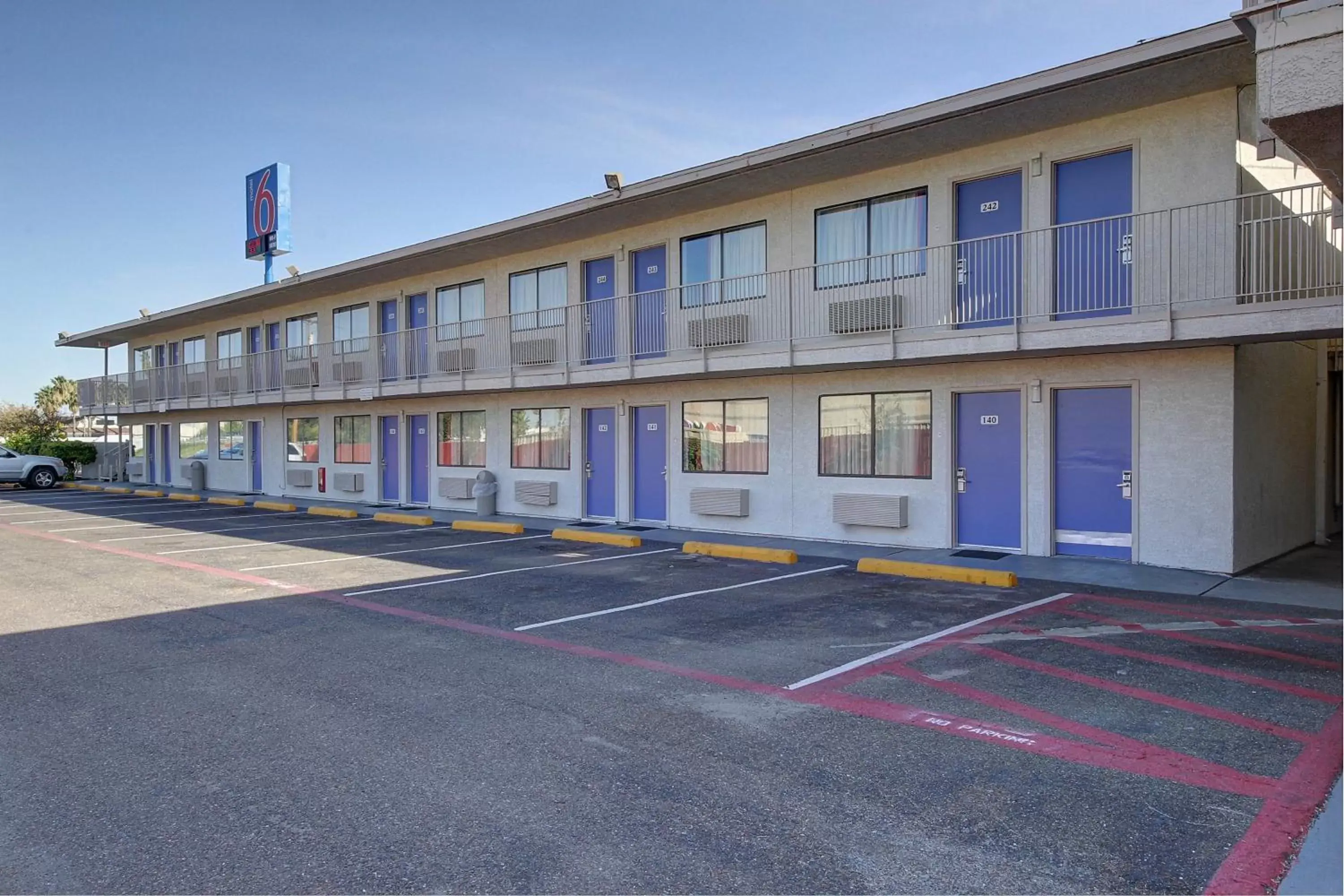 Property Building in Motel 6-Laredo, TX - South