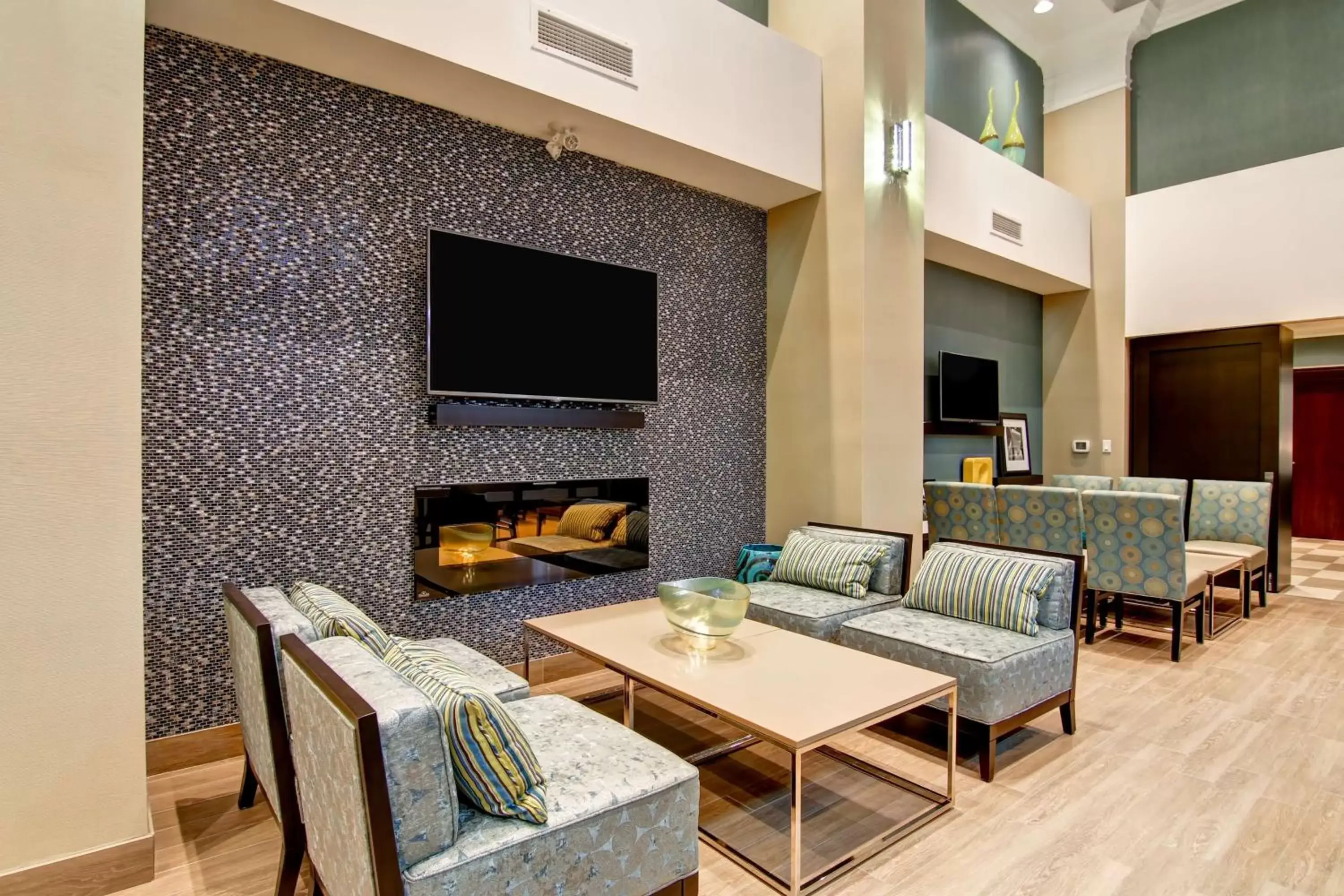 Lobby or reception, Seating Area in Hampton Inn London Ontario