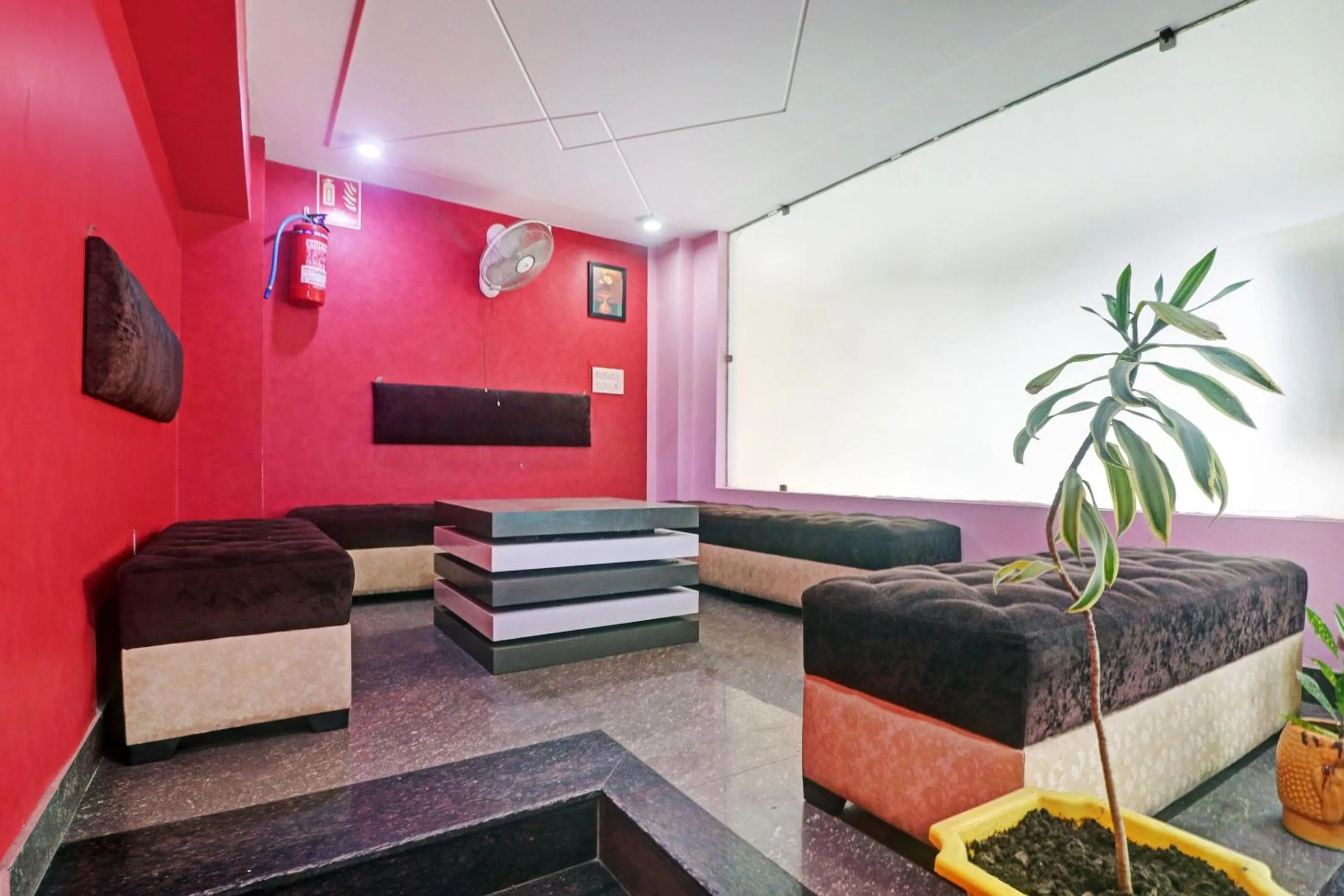 Lobby or reception, Seating Area in OYO 12675 Hotel Star Inn