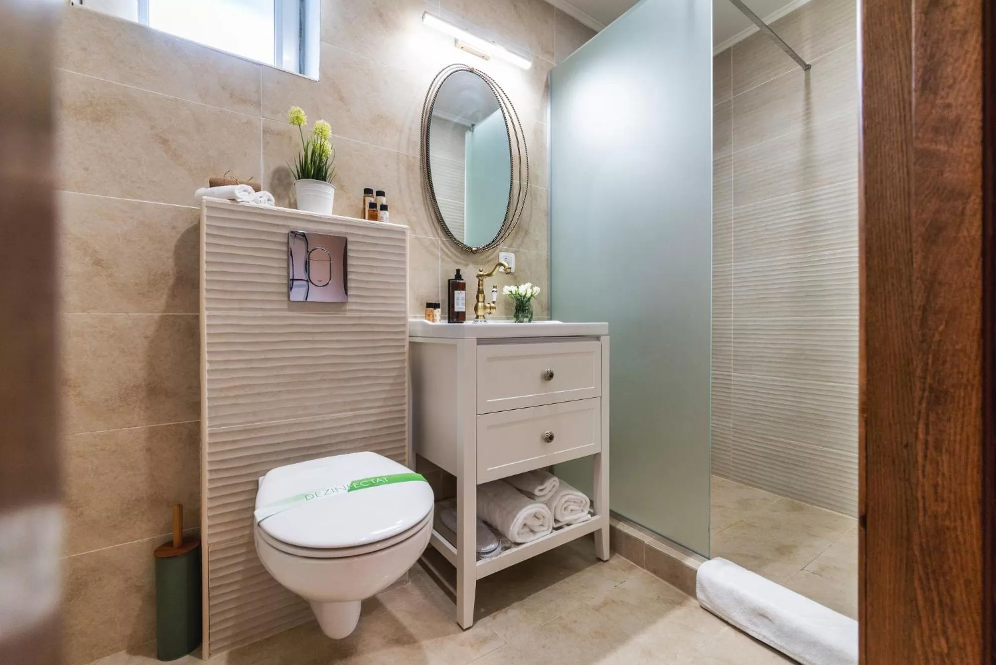 Bathroom in Nikolas Haus Premium Historic Center Stay & Free Parking