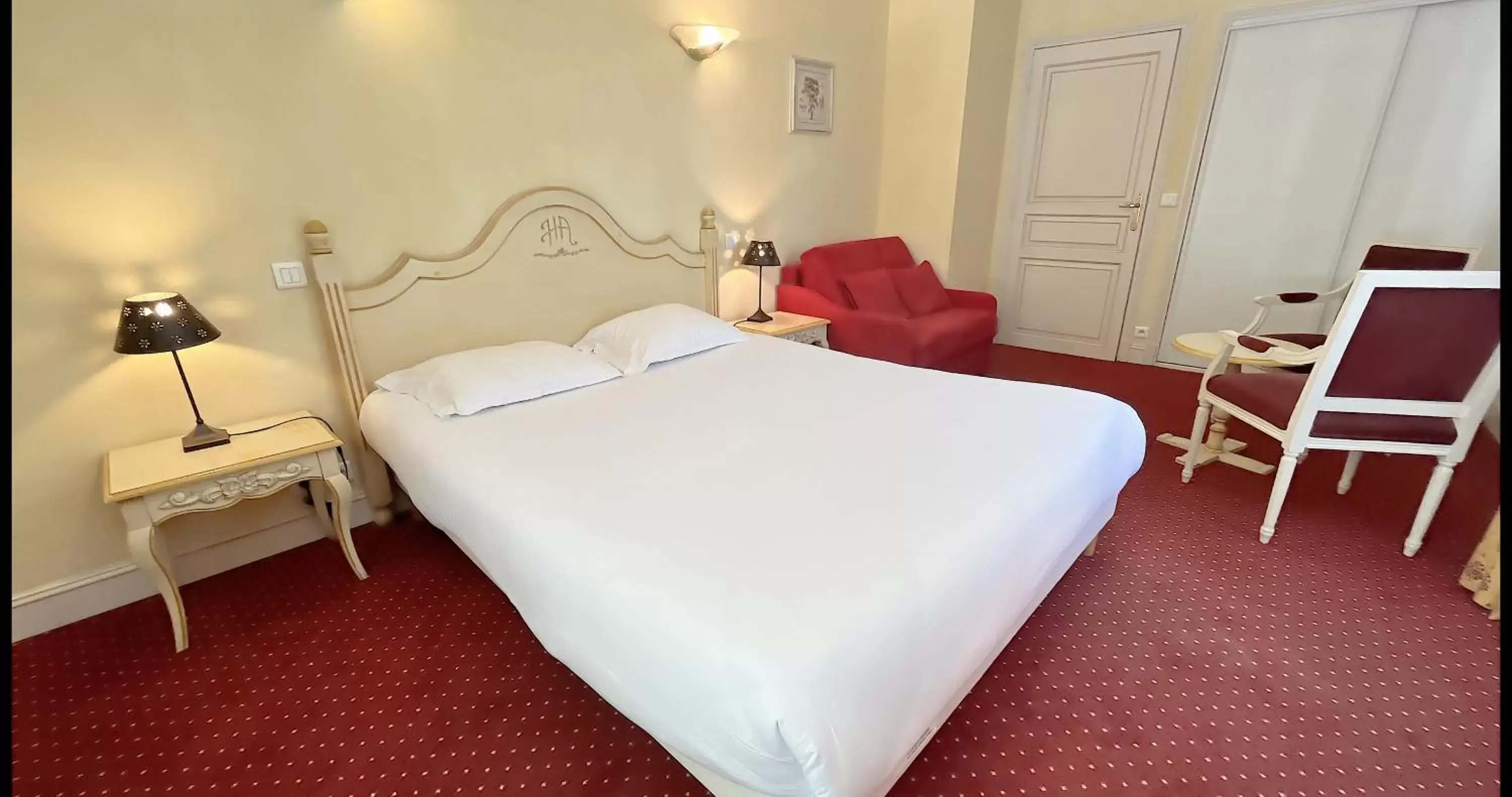 Bed in Hôtel l'Arena