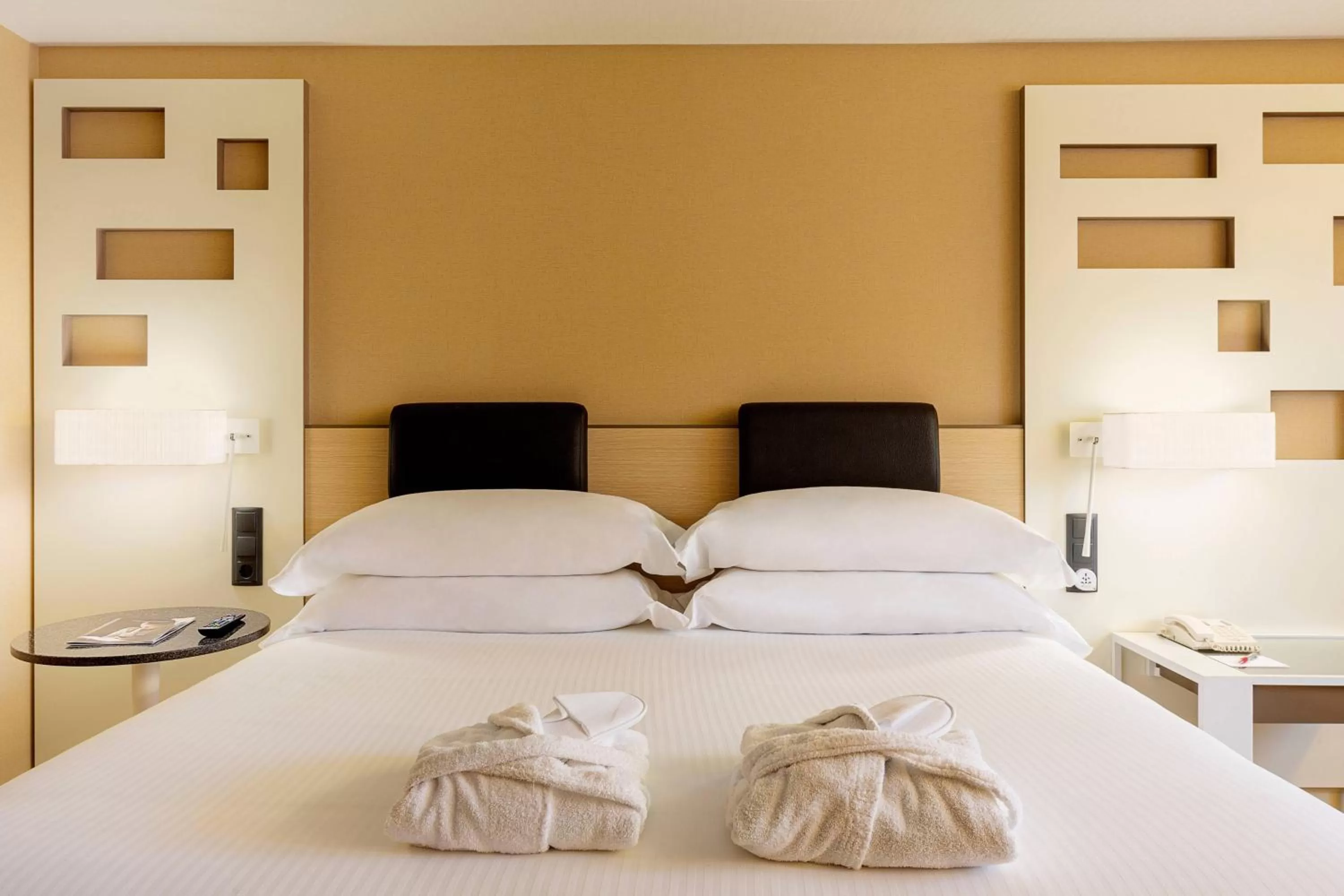 Photo of the whole room, Bed in Madrid Marriott Auditorium Hotel & Conference Center