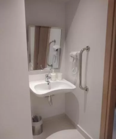 Bathroom in Gallery Suites & Residences Piraeus