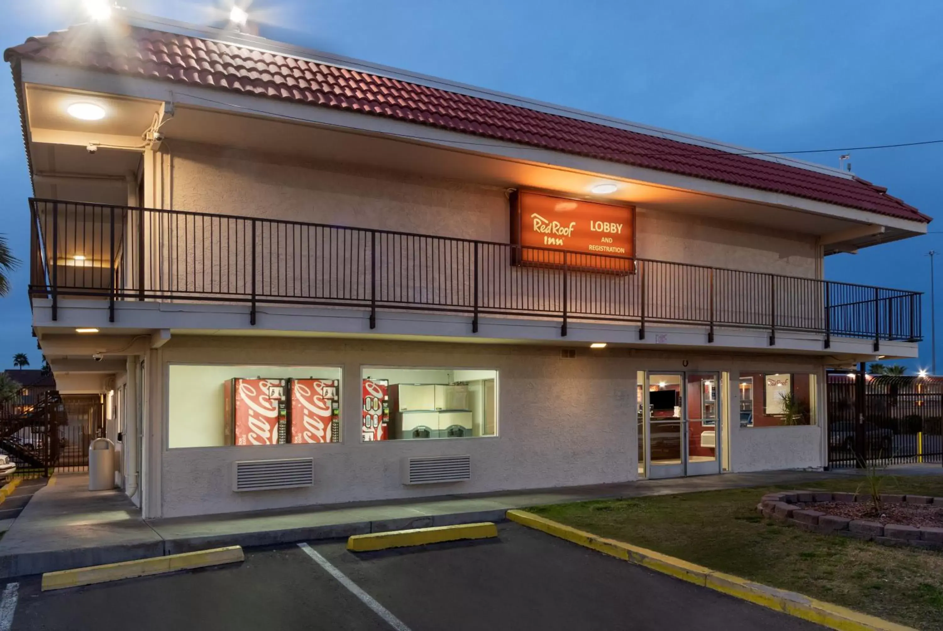 Property building, Facade/Entrance in Red Roof Inn Phoenix- Midtown