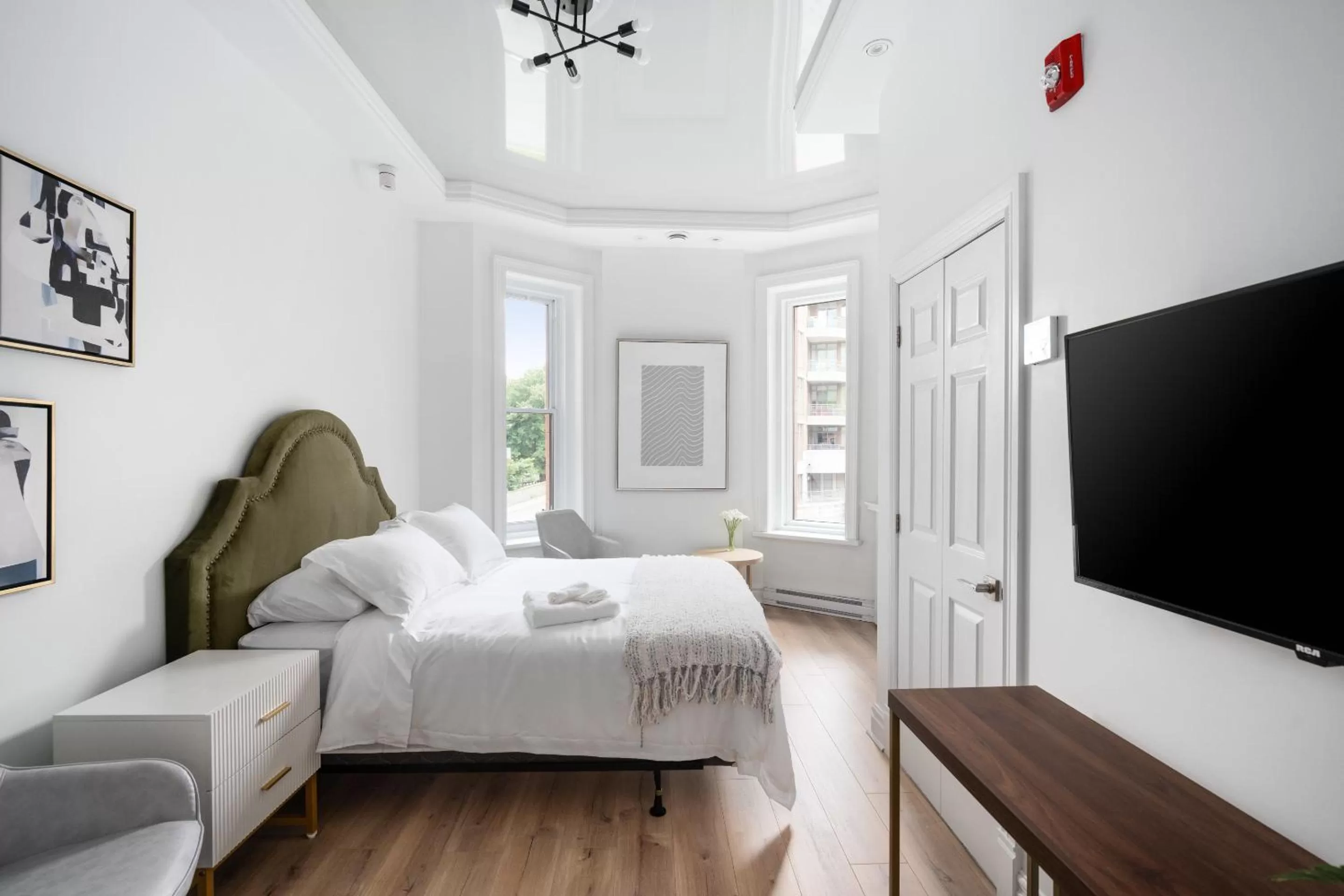 Bed in Le Penfield Par Nomade MTL