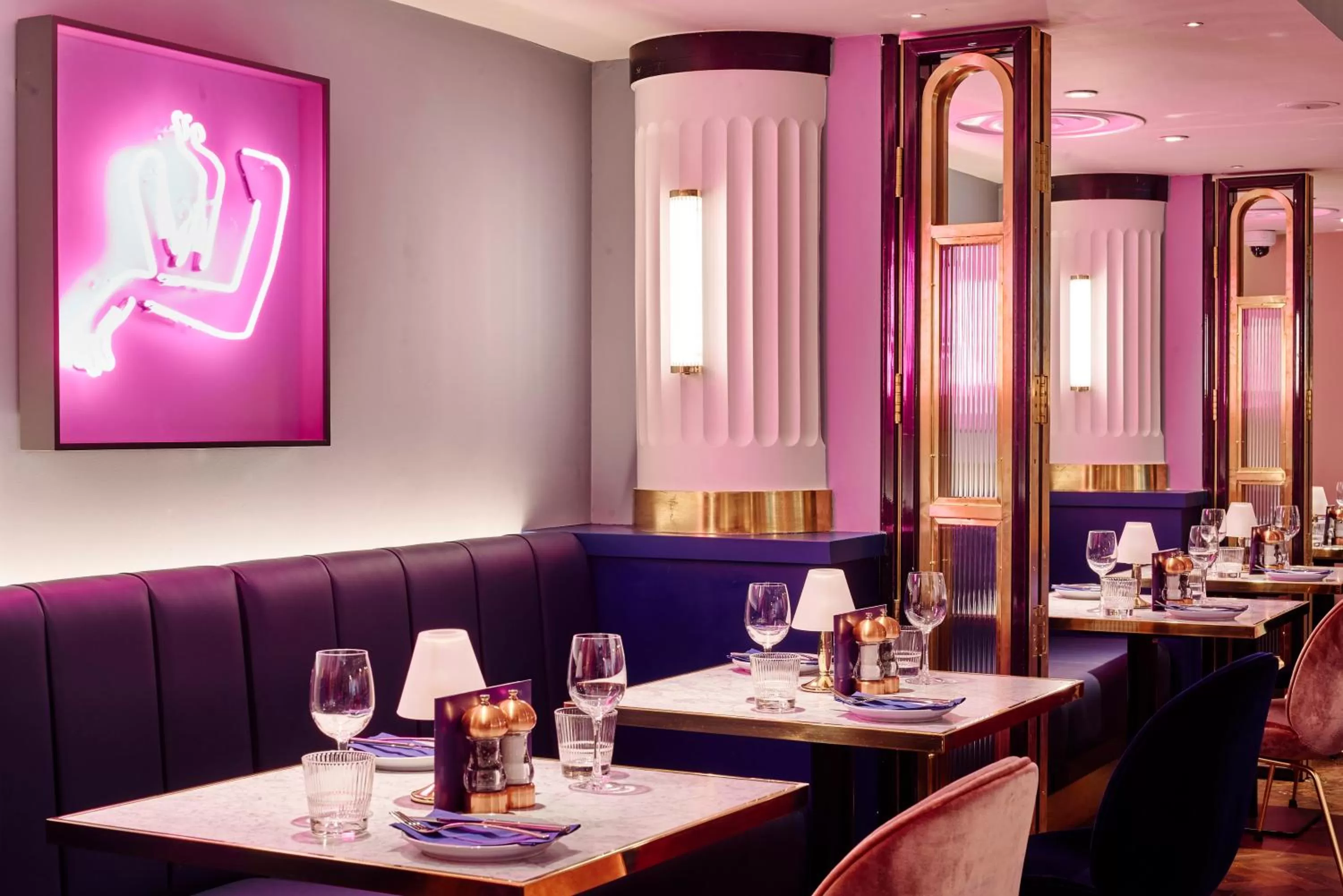 Restaurant/places to eat in Le Monde Hotel