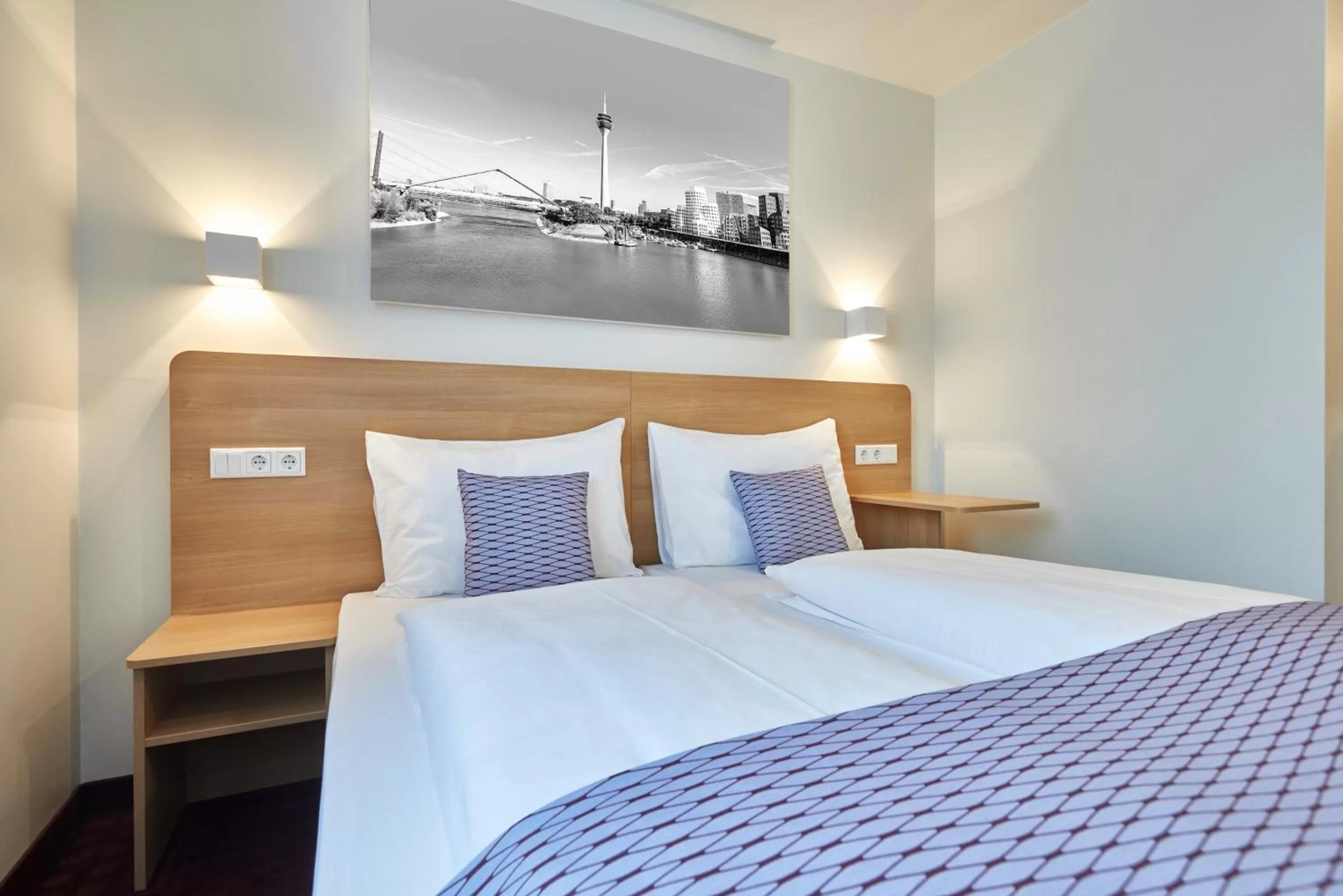 Other, Bed in McDreams Hotel Düsseldorf-City