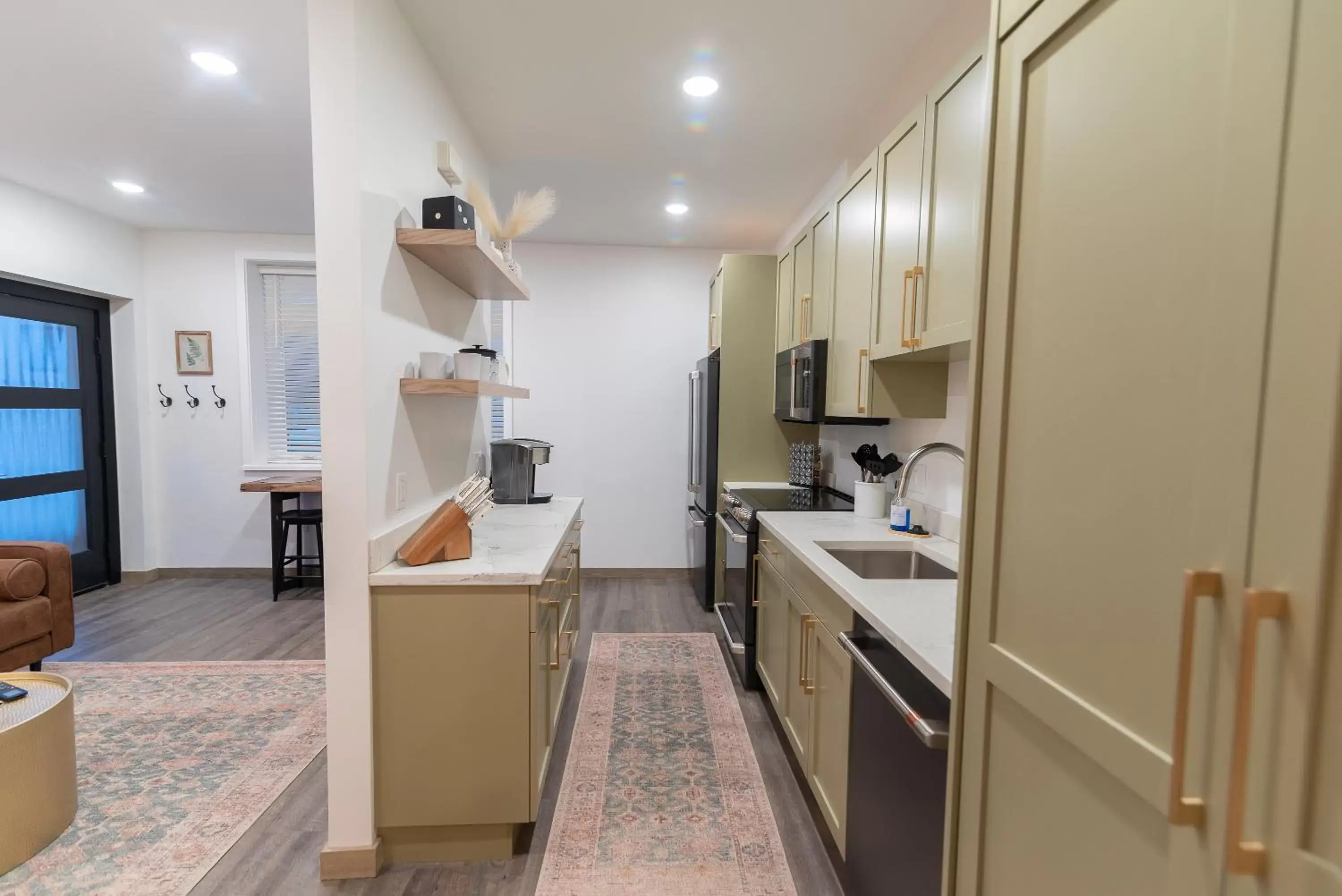 Kitchen or kitchenette, Kitchen/Kitchenette in Colony Suites