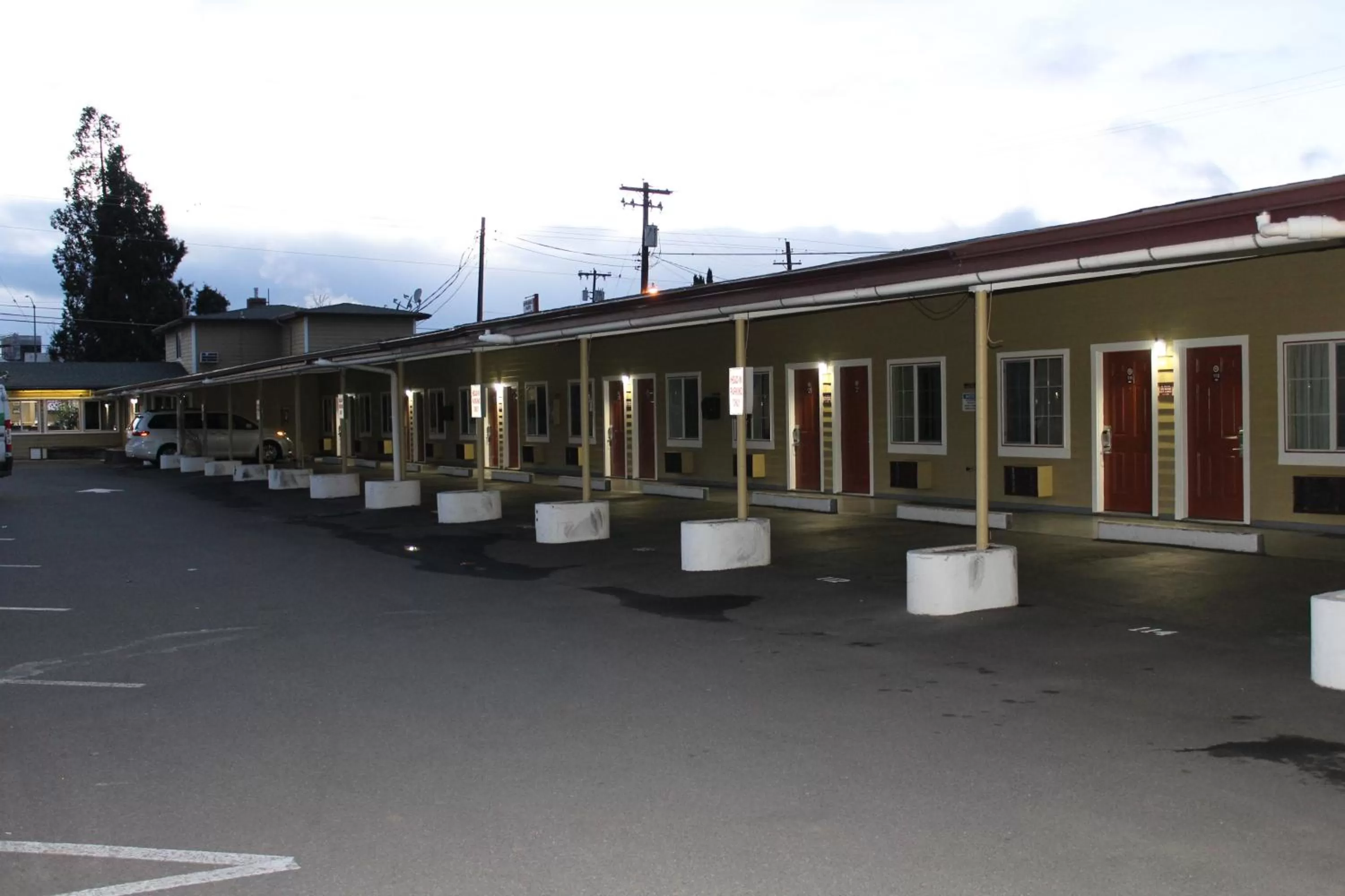 Property building in Rodeway Inn Medford South I-5