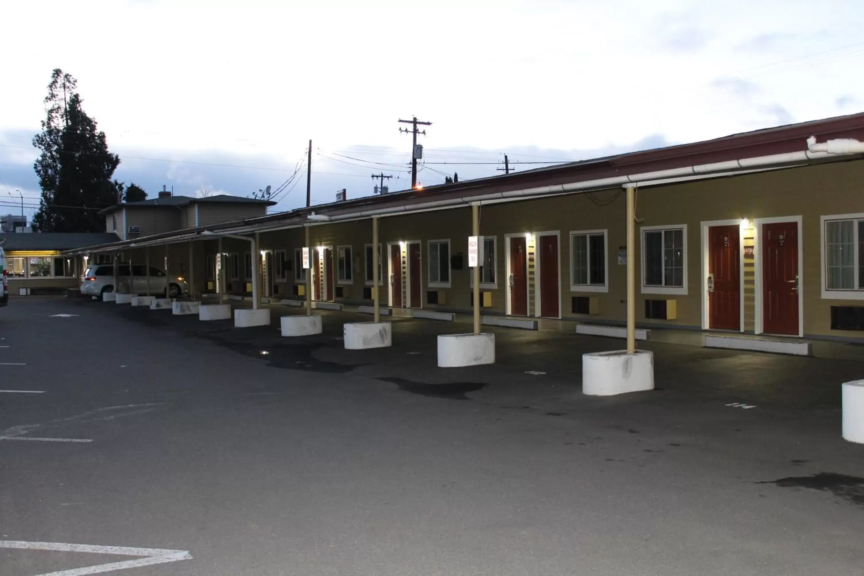 Property building in Rodeway Inn Medford South I-5 Property building in Rodeway Inn Medford South I-5