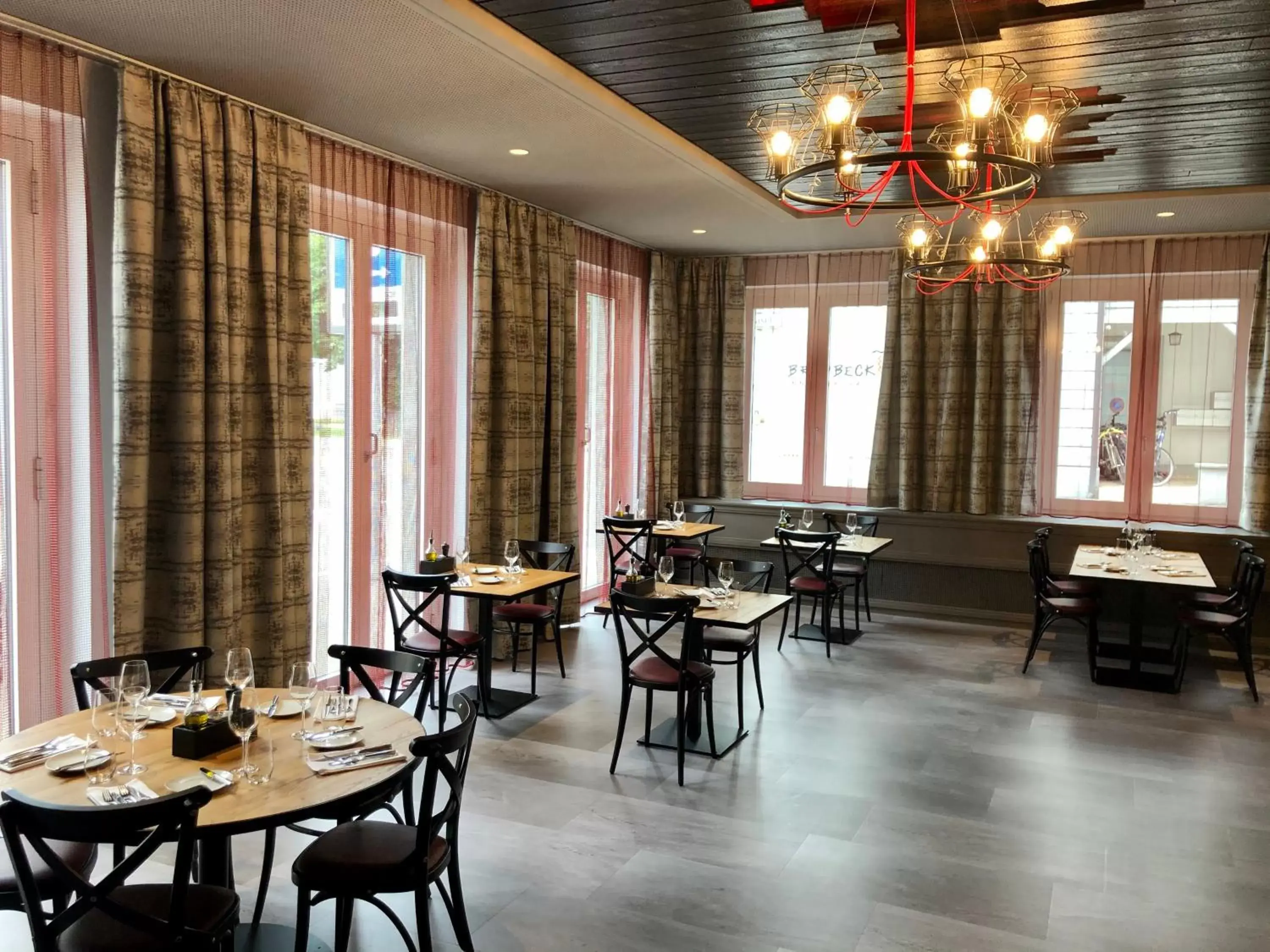 Restaurant/Places to Eat in Hotel Engel Business & Lifestyle