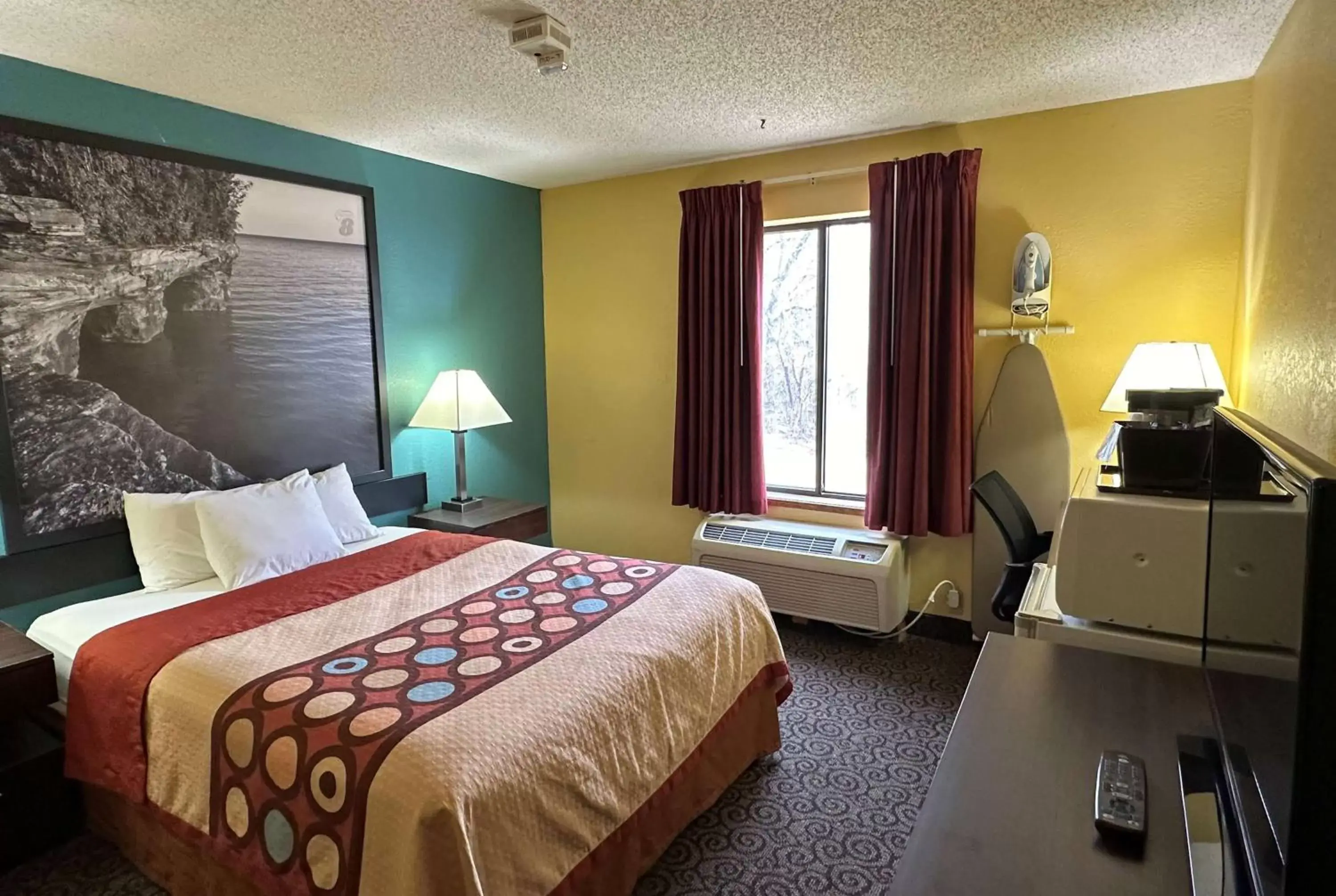 Photo of the whole room, Bed in Super 8 by Wyndham Appleton Photo of the whole room, Bed in Super 8 by Wyndham Appleton