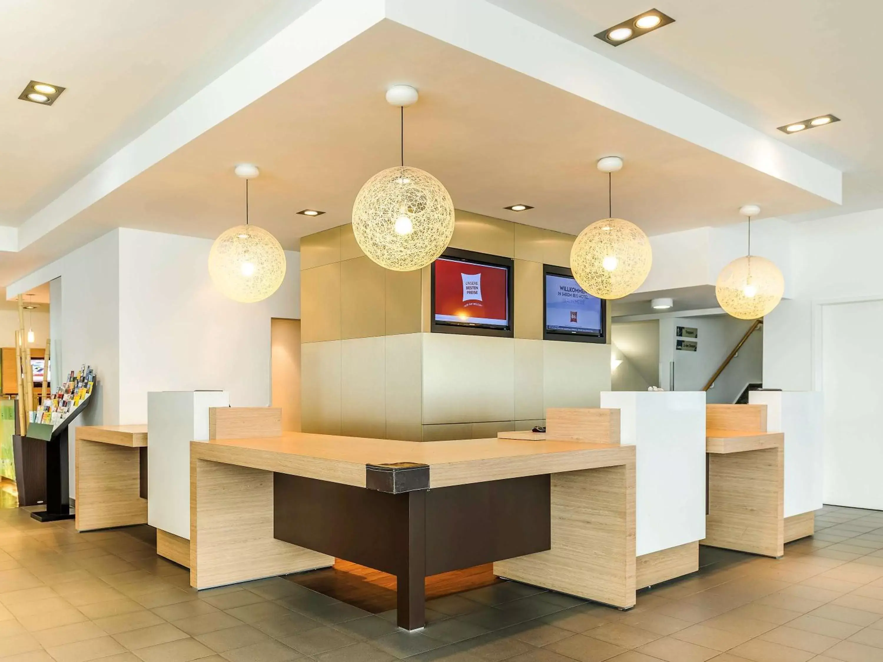 Property building, Lobby/Reception in ibis Berlin Messe