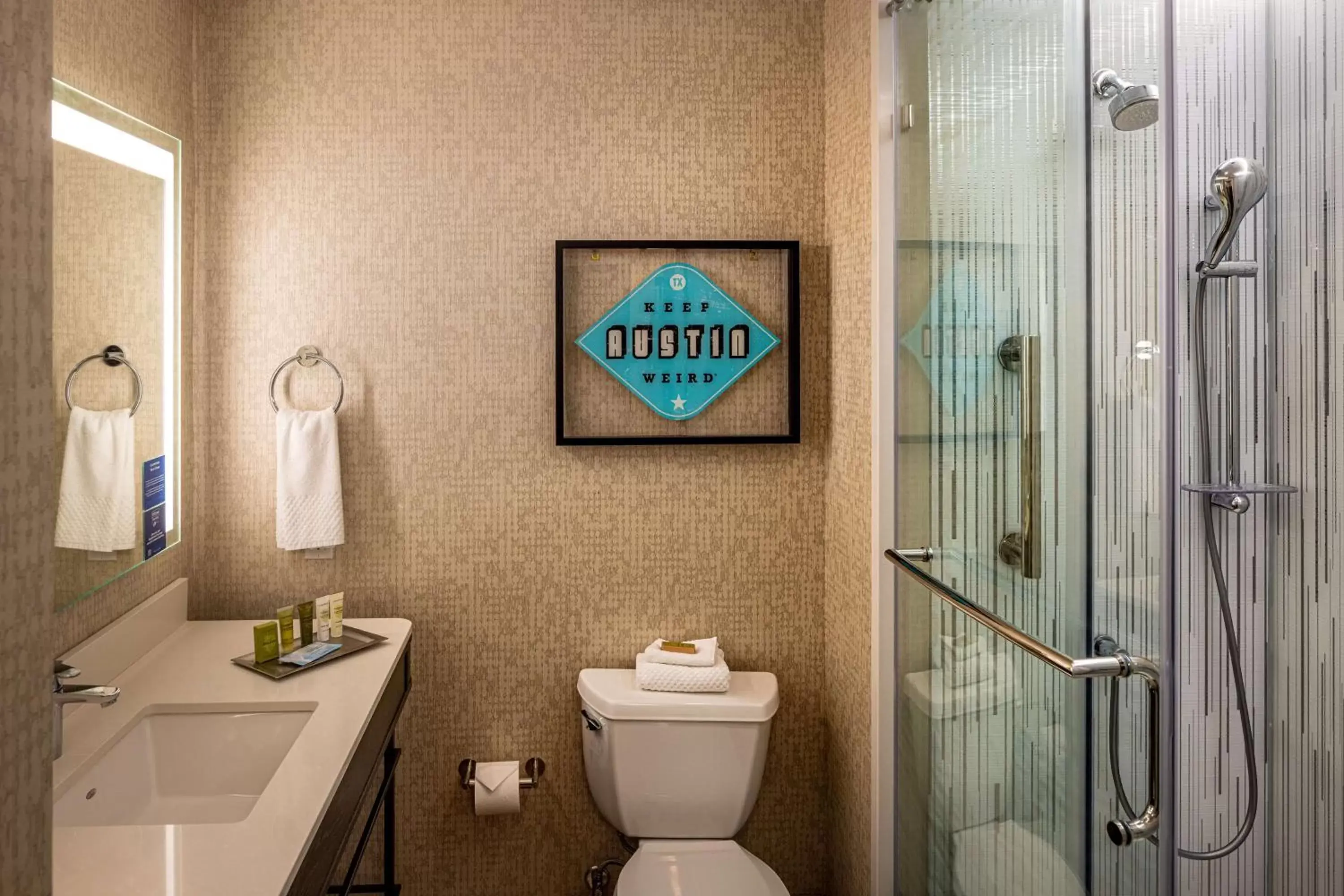 Bathroom in Hilton Austin Airport
