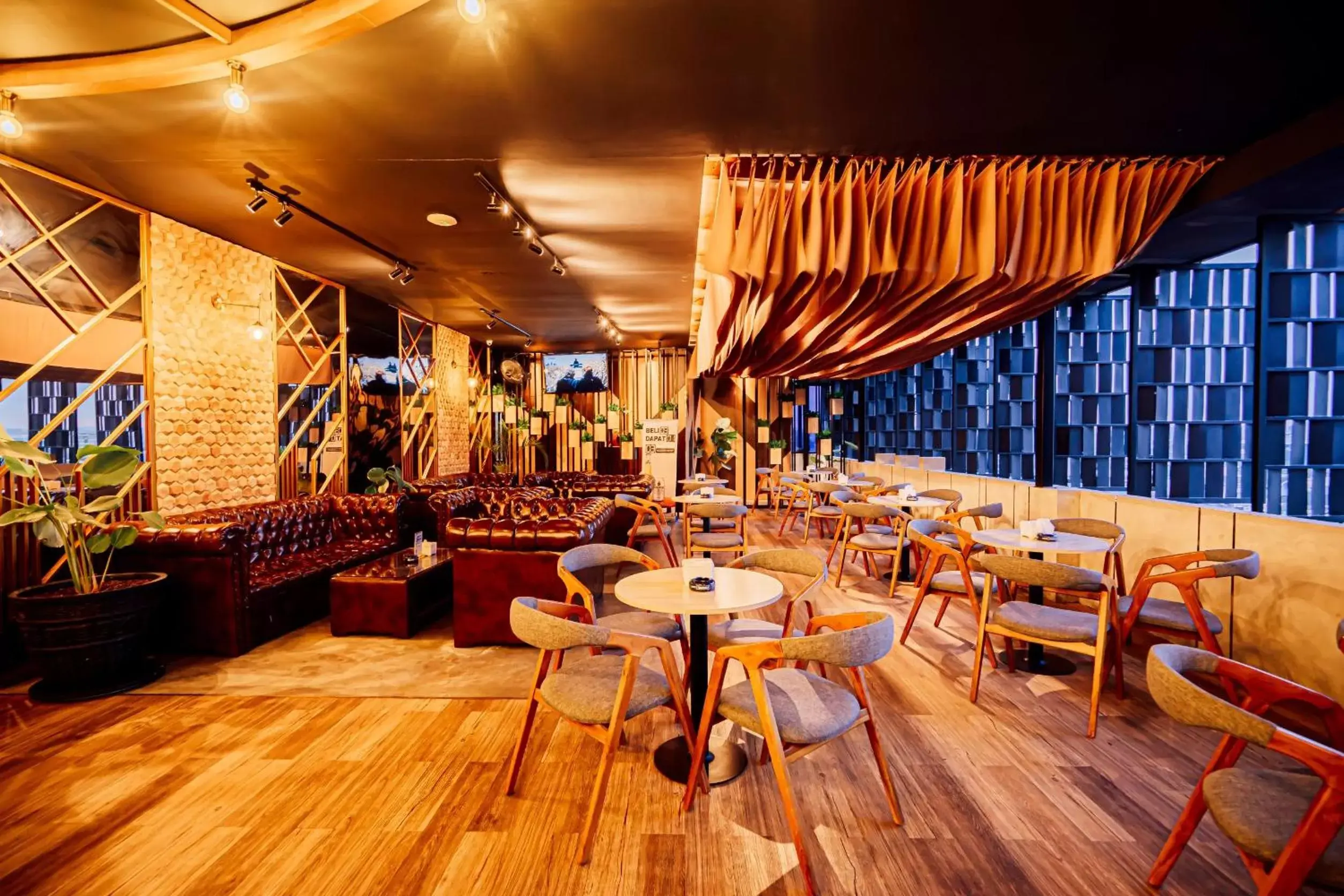 Lounge or bar in Zoom Hotel Mulawarman Lounge or bar in Zoom Hotel Mulawarman