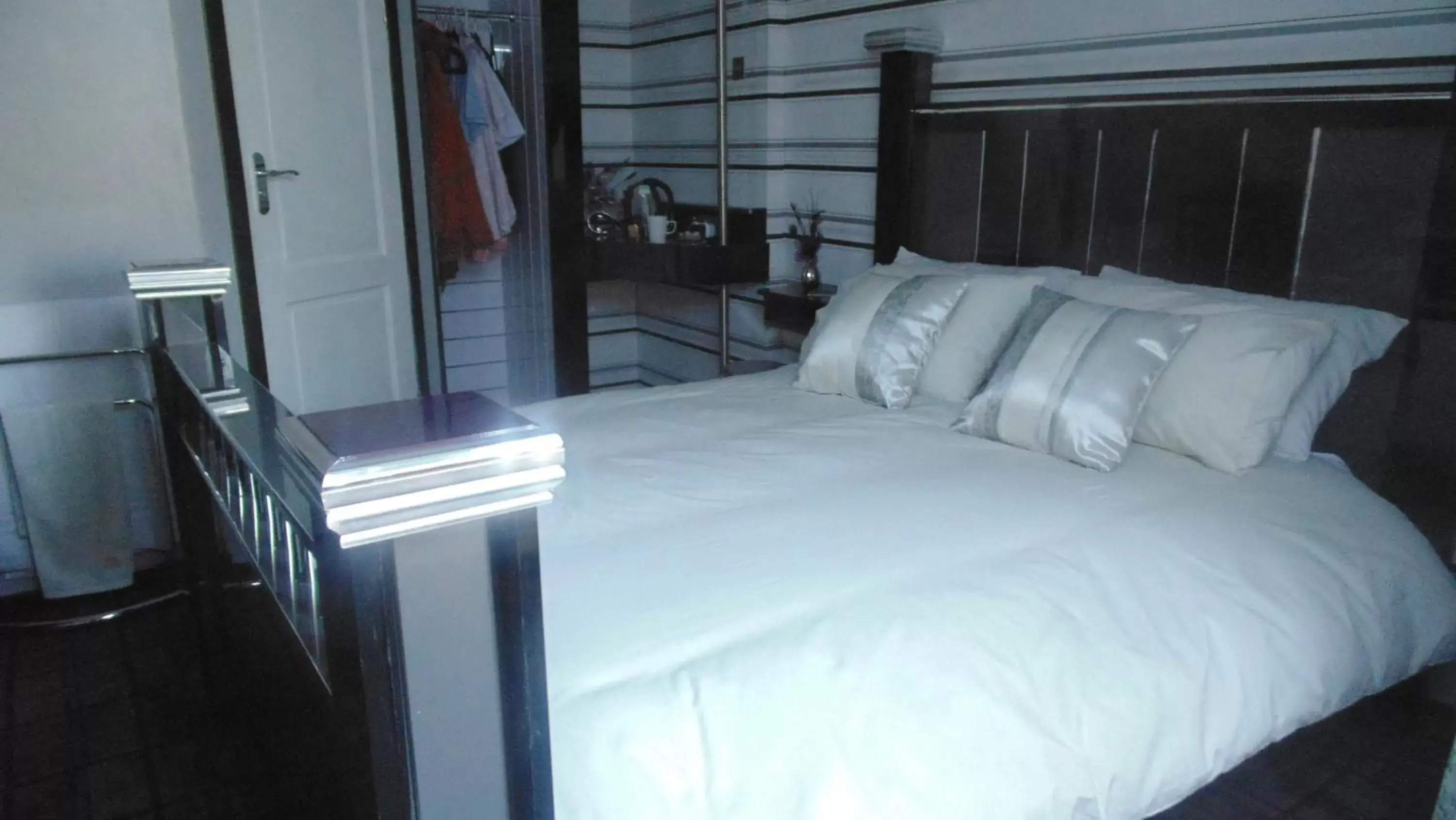 Deluxe King Room in Westmore Bed & Breakfast Deluxe King Room in Westmore Bed & Breakfast