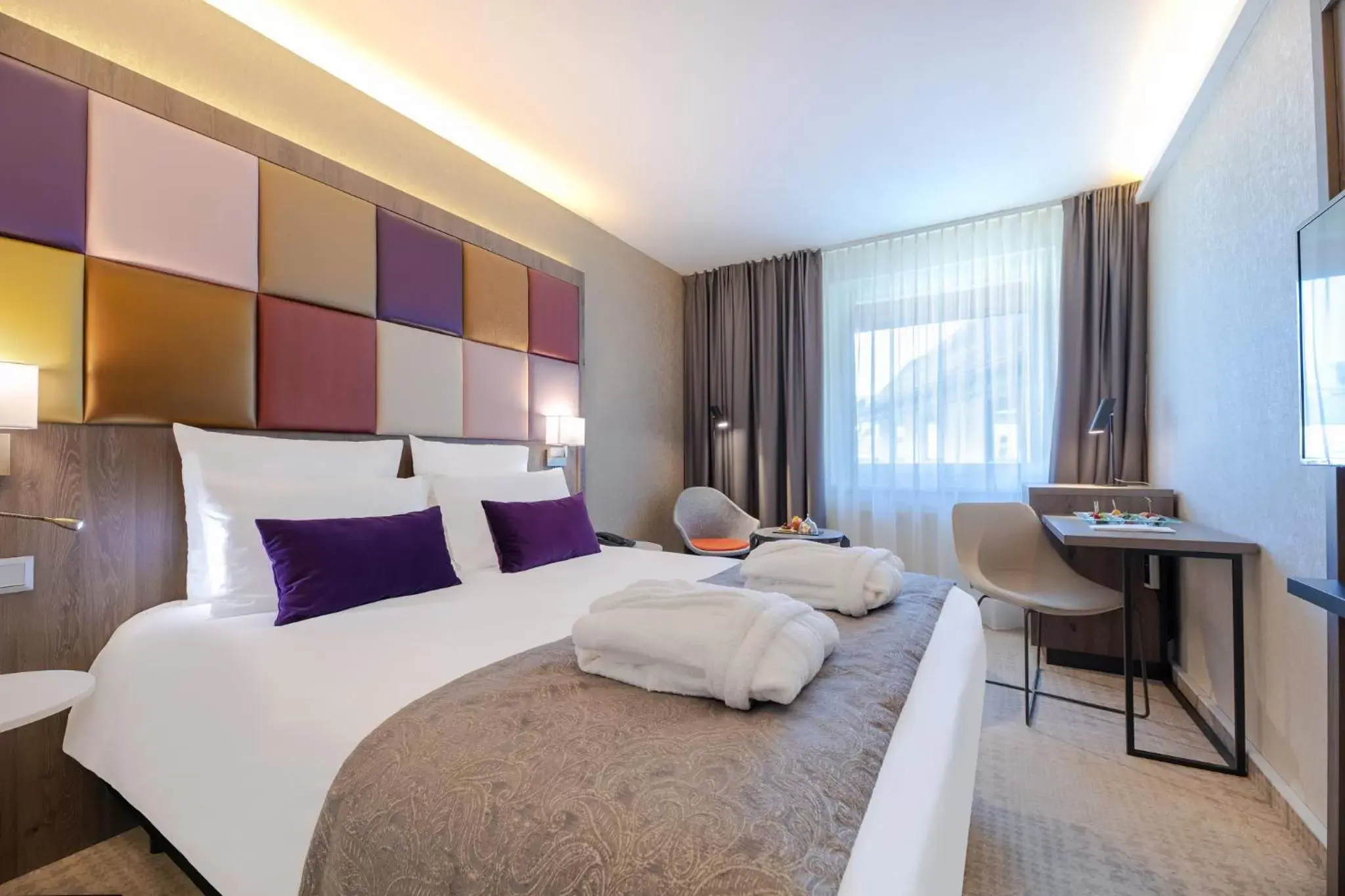 Bed in Mercure Budapest Korona