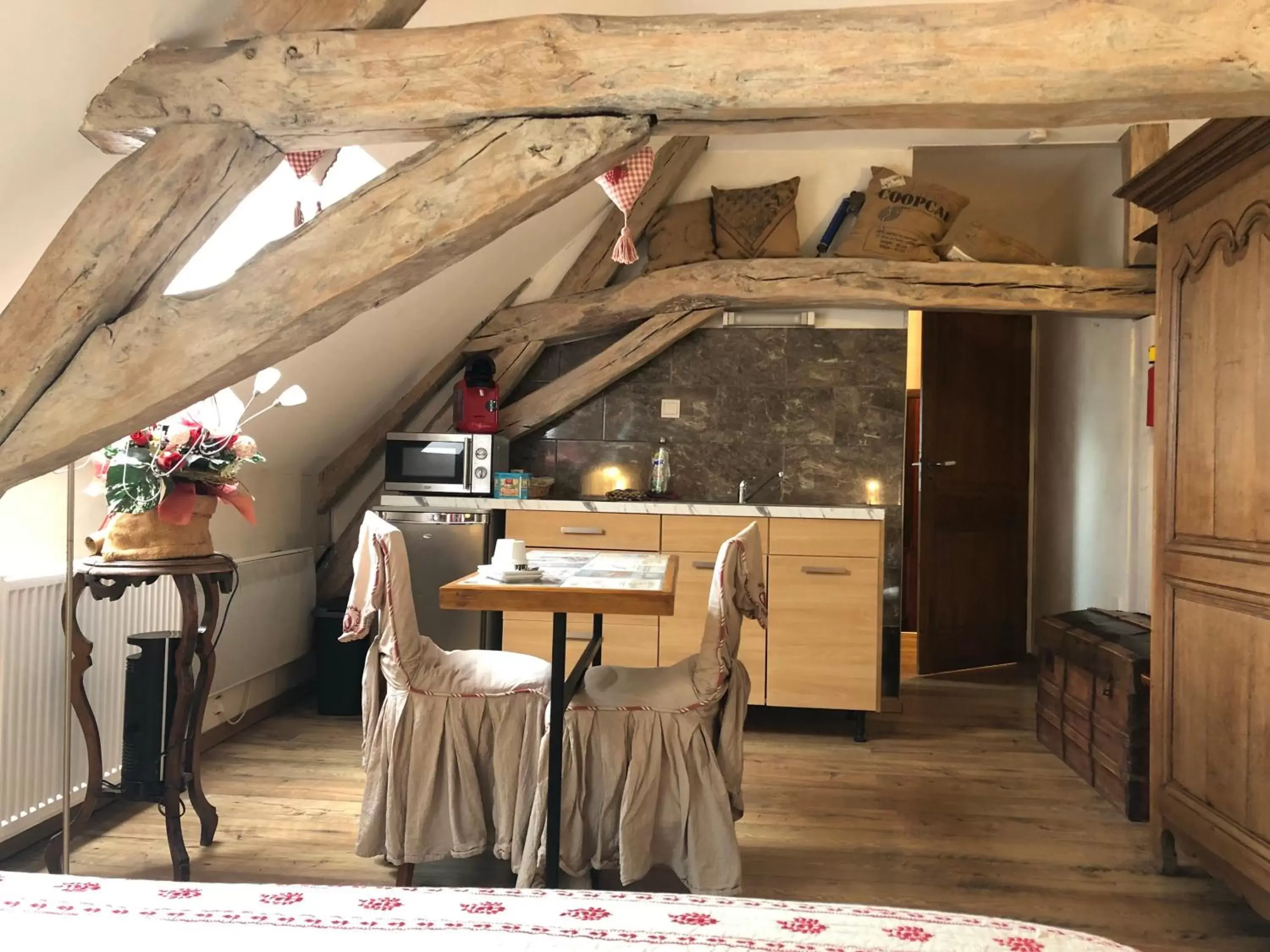 Kitchen or kitchenette, Restaurant/Places to Eat in Aux Logis de la Solre