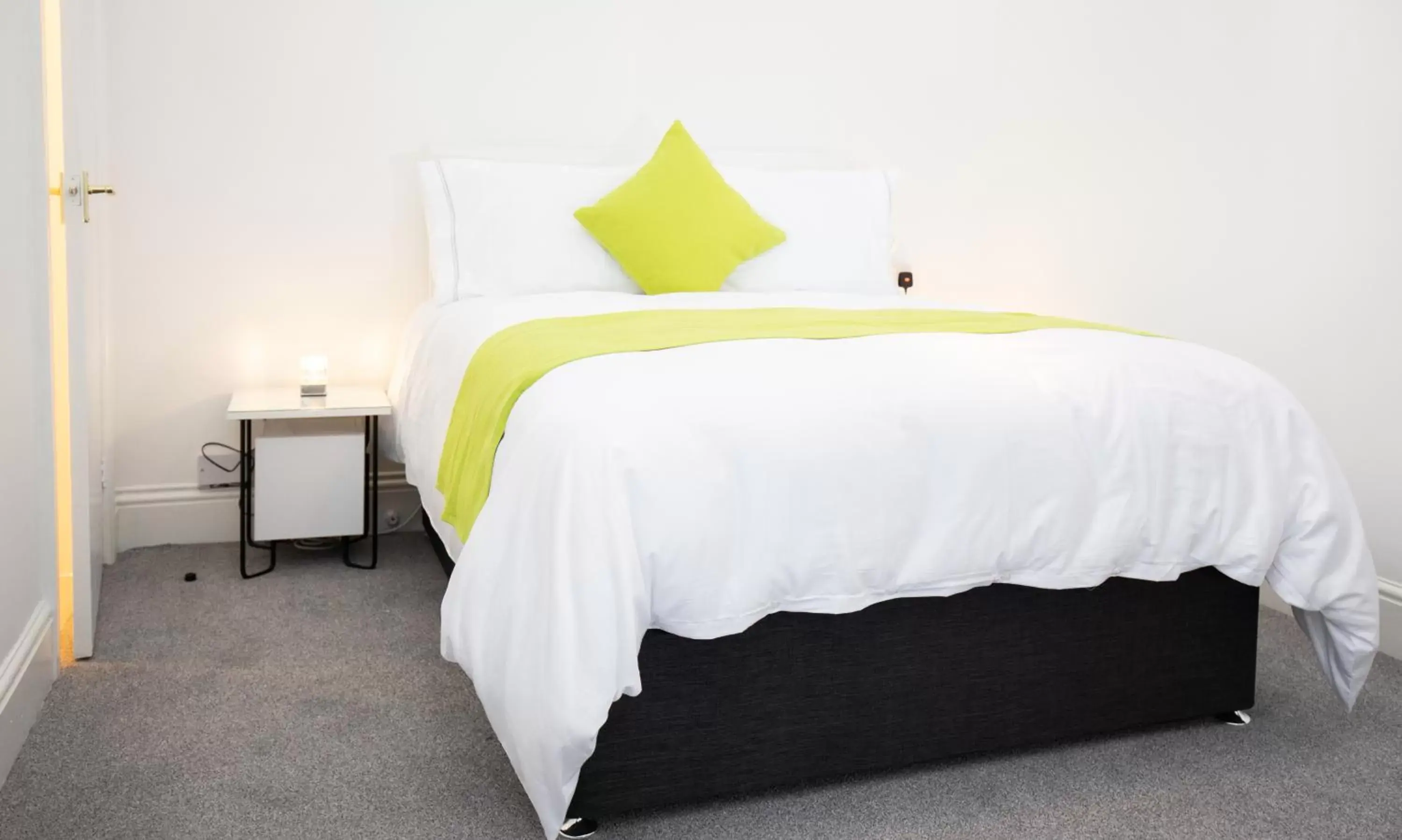 Comfort Triple Room with Shower in The Tiger Inn Comfort Triple Room with Shower in The Tiger Inn