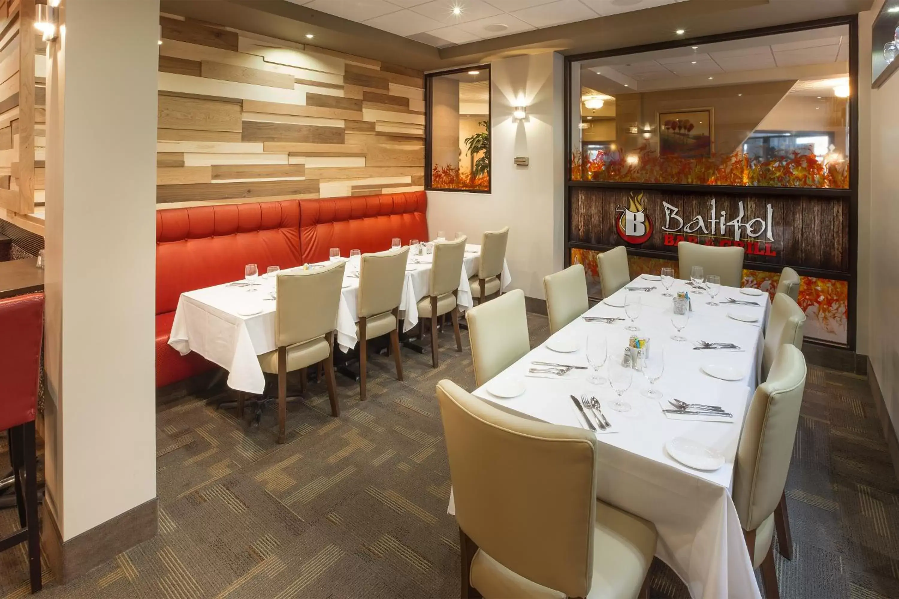 Restaurant/places to eat in Hotel Ambassadeur et Suites Restaurant/places to eat in Hotel Ambassadeur et Suites