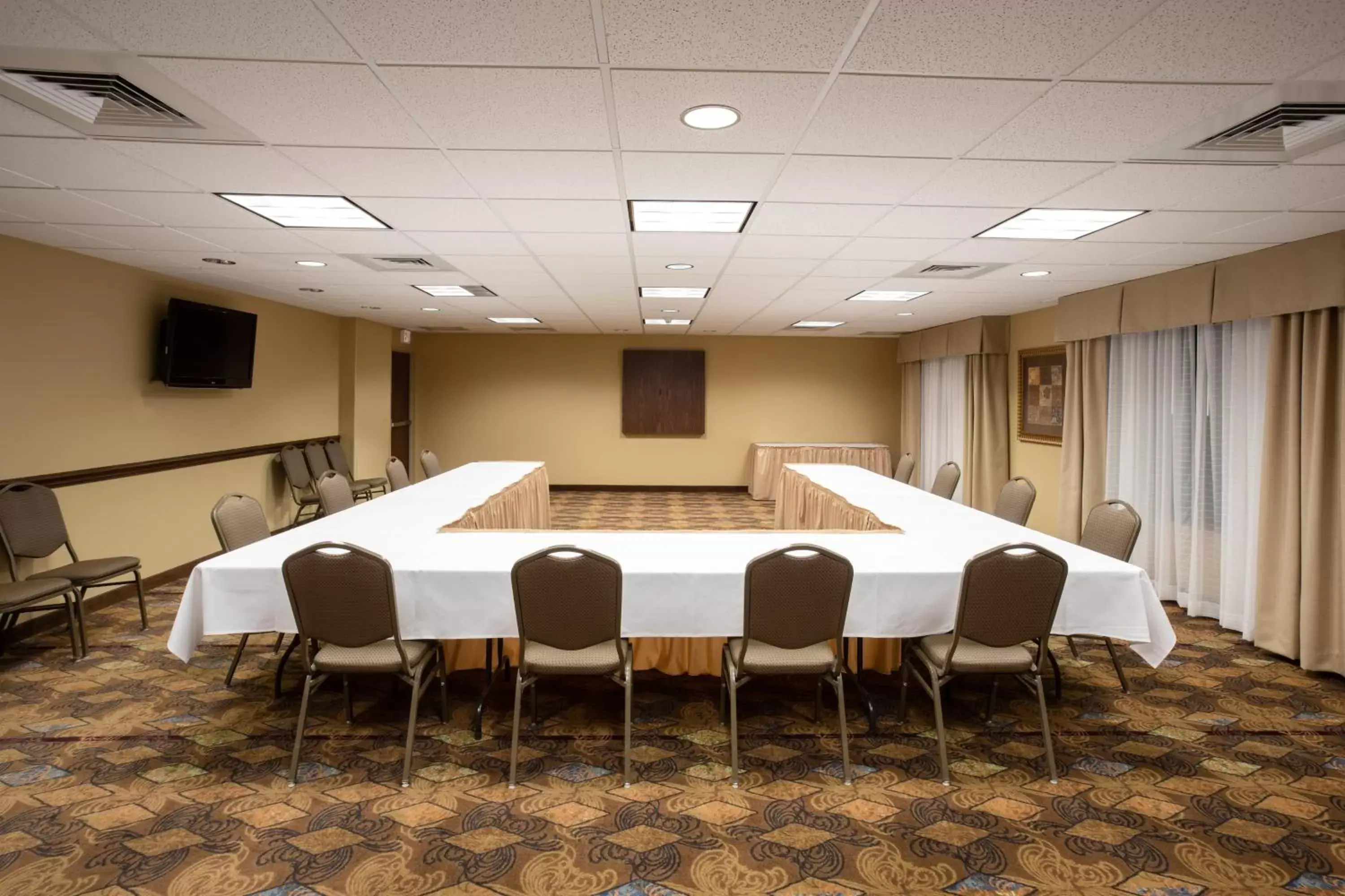 Meeting/conference room in Holiday Inn Express Hotel & Suites Lander, an IHG Hotel