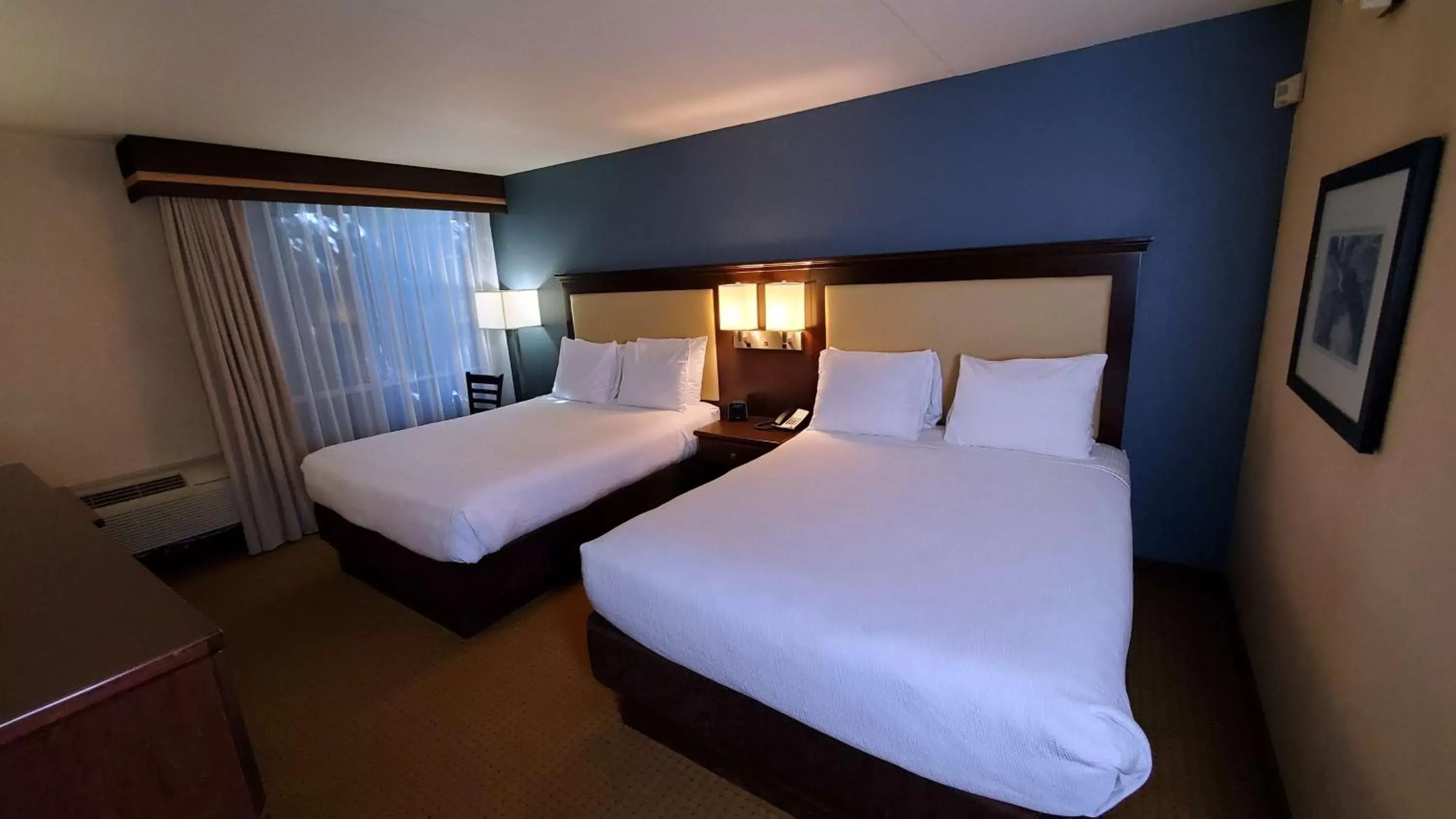 Photo of the whole room, Bed in Best Western Plus Coeur d'Alene Inn