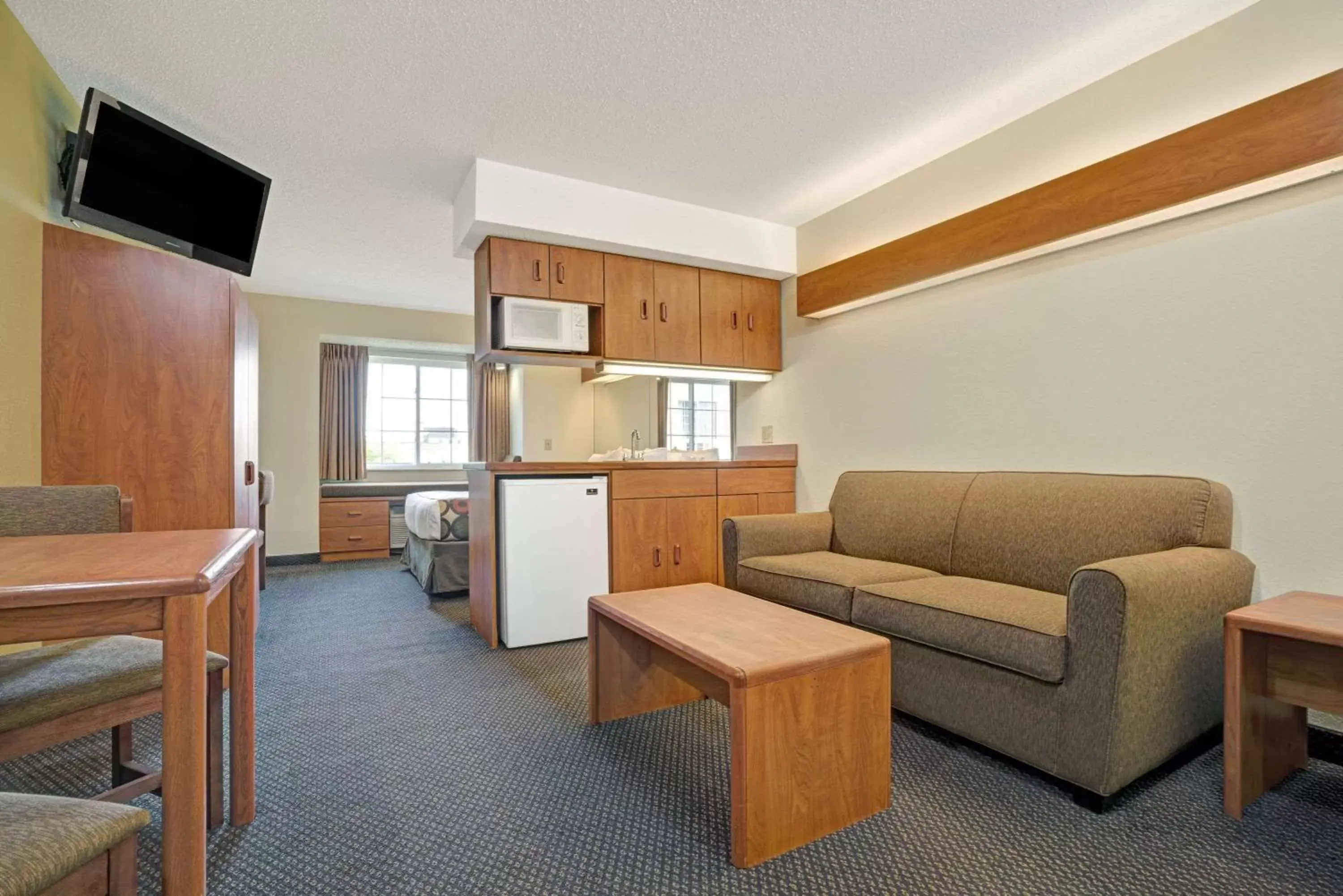 Photo of the whole room, Seating Area in Microtel Inn and Suites - Inver Grove Heights