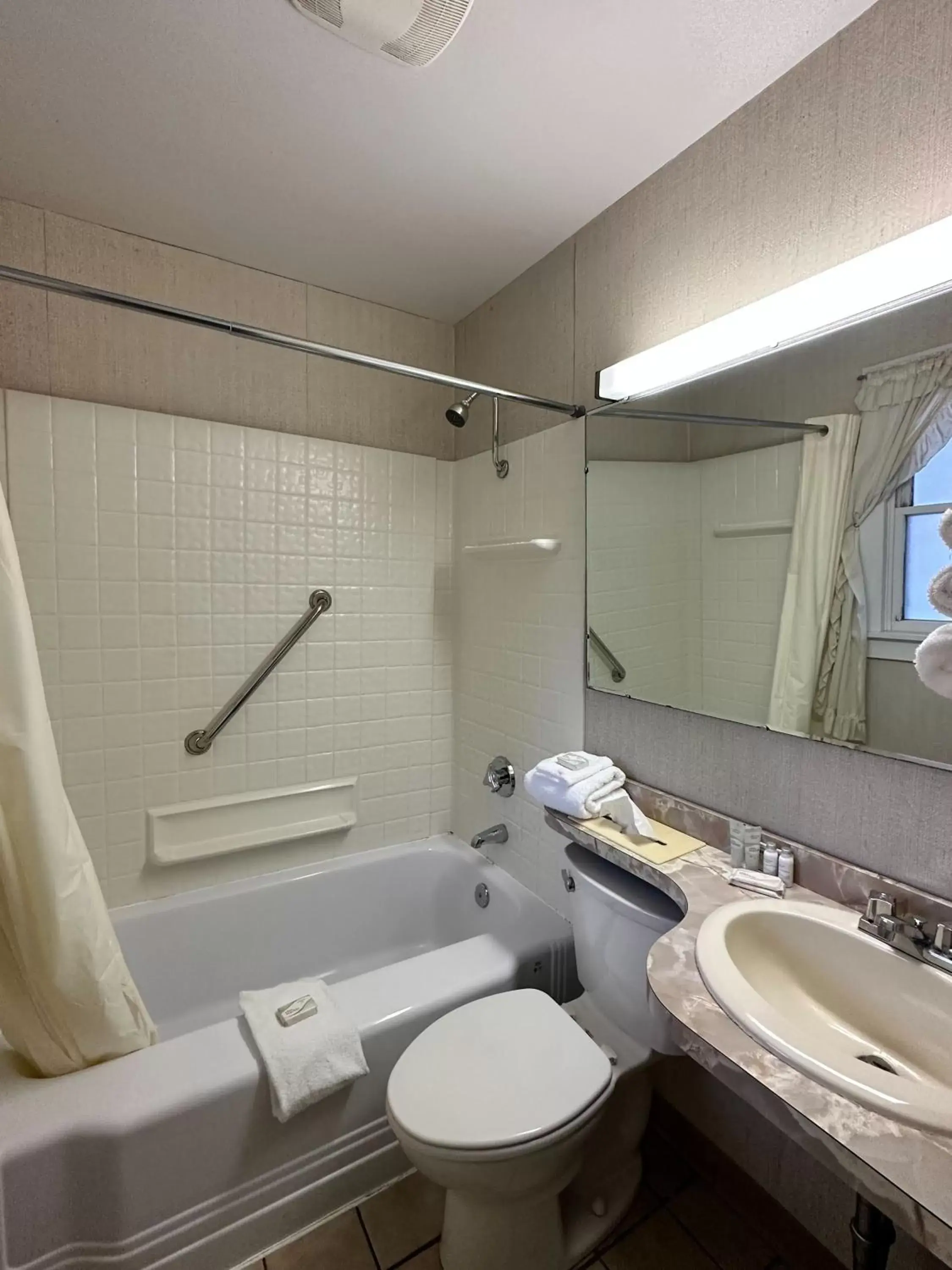 Shower, Bathroom in Maple Leaf Inn Lake Placid