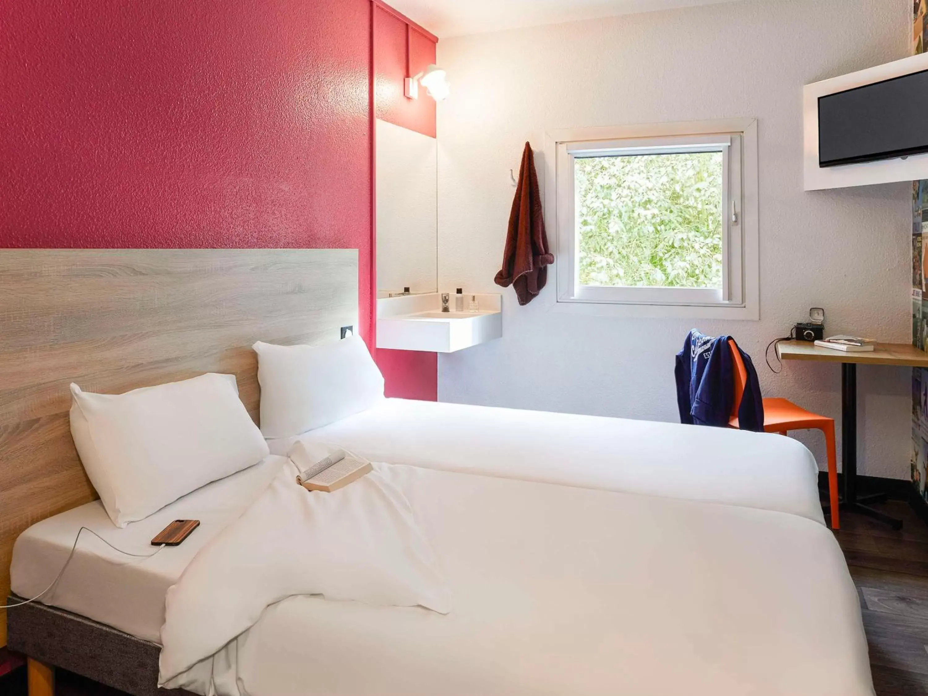 Bedroom, Bed in hotelF1 Paris Porte de Châtillon