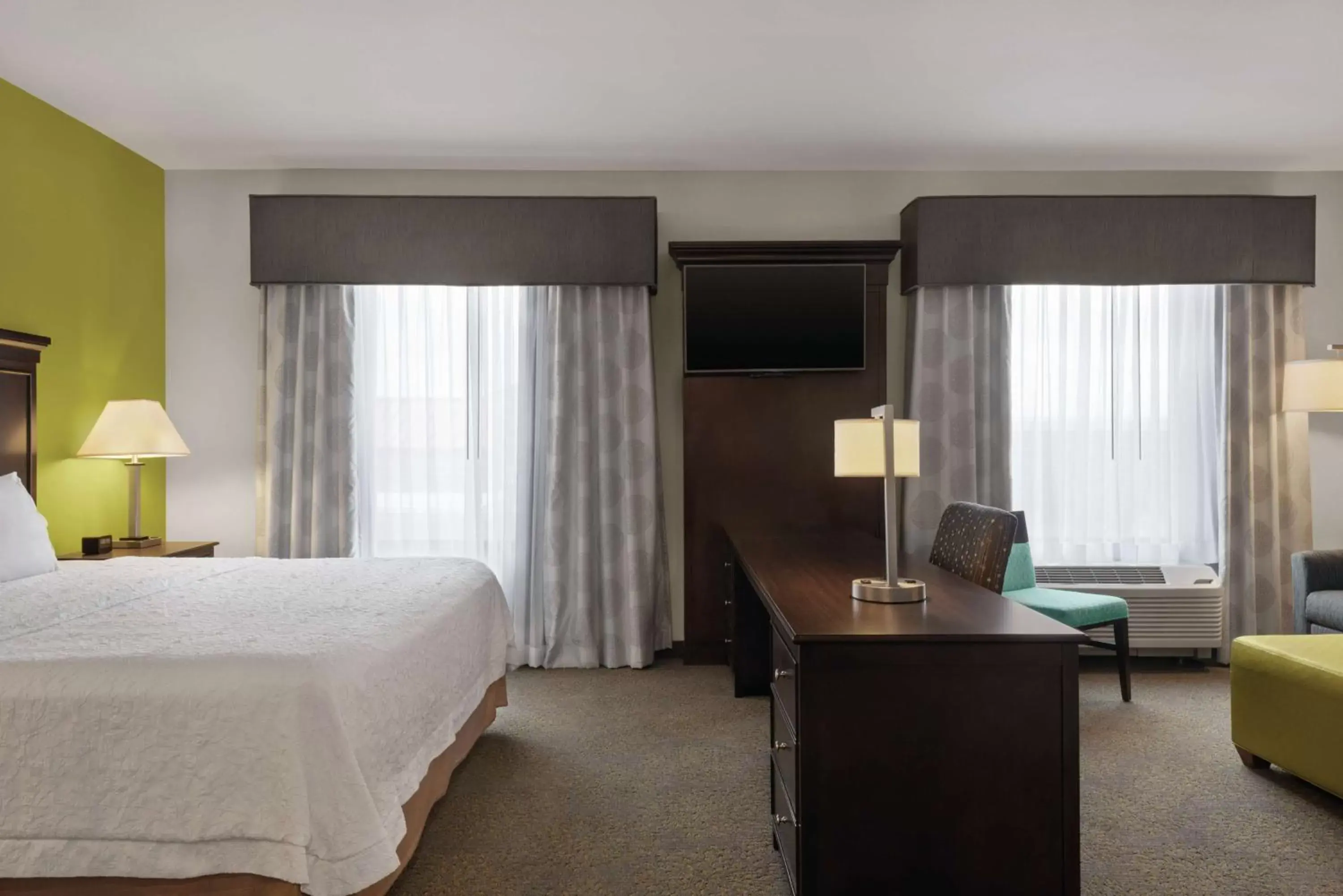Bedroom, Bed in Hampton Inn & Suites Mishawaka/South Bend at Heritage Square