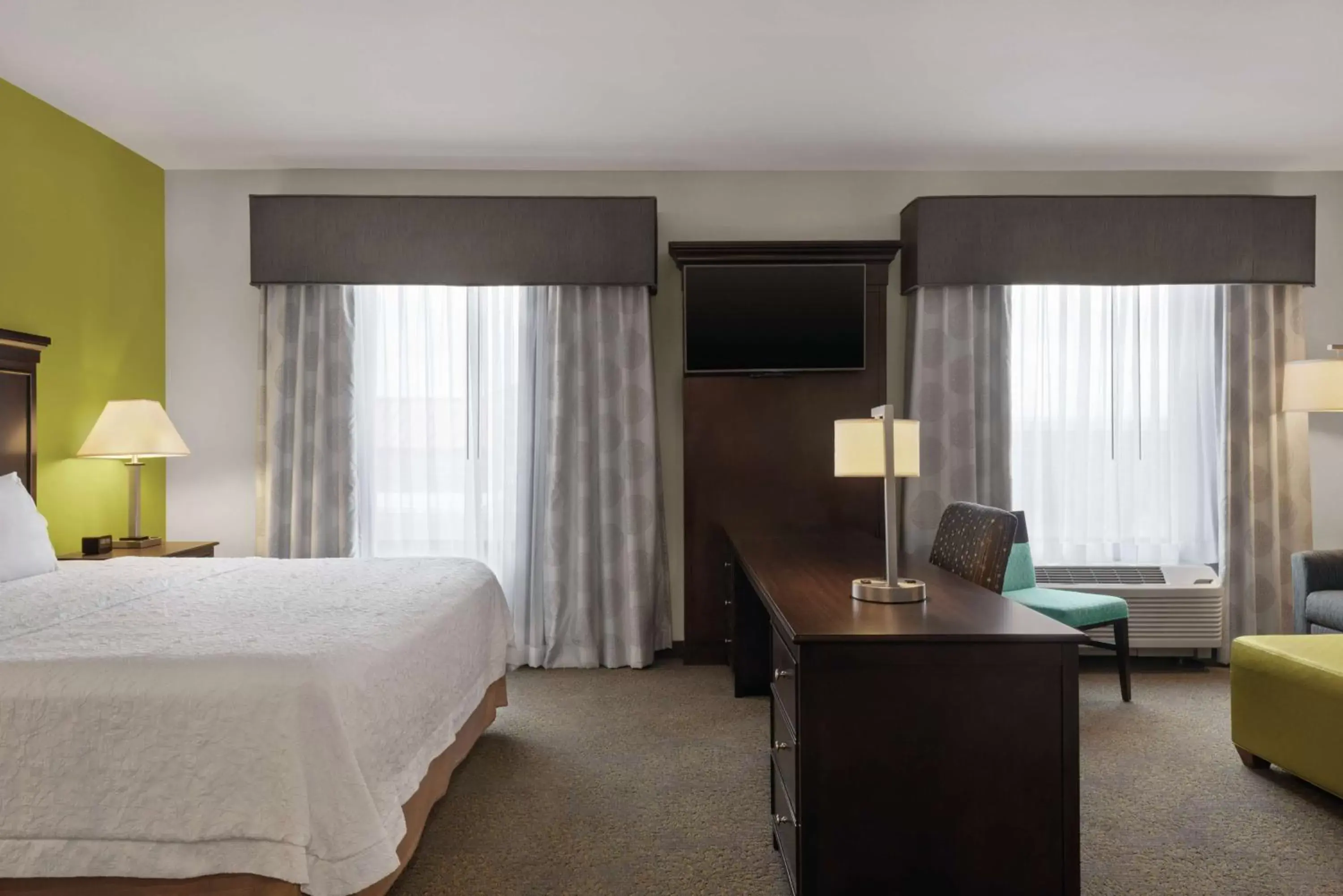 Bedroom, Bed in Hampton Inn & Suites Mishawaka/South Bend at Heritage Square Bedroom, Bed in Hampton Inn & Suites Mishawaka/South Bend at Heritage Square